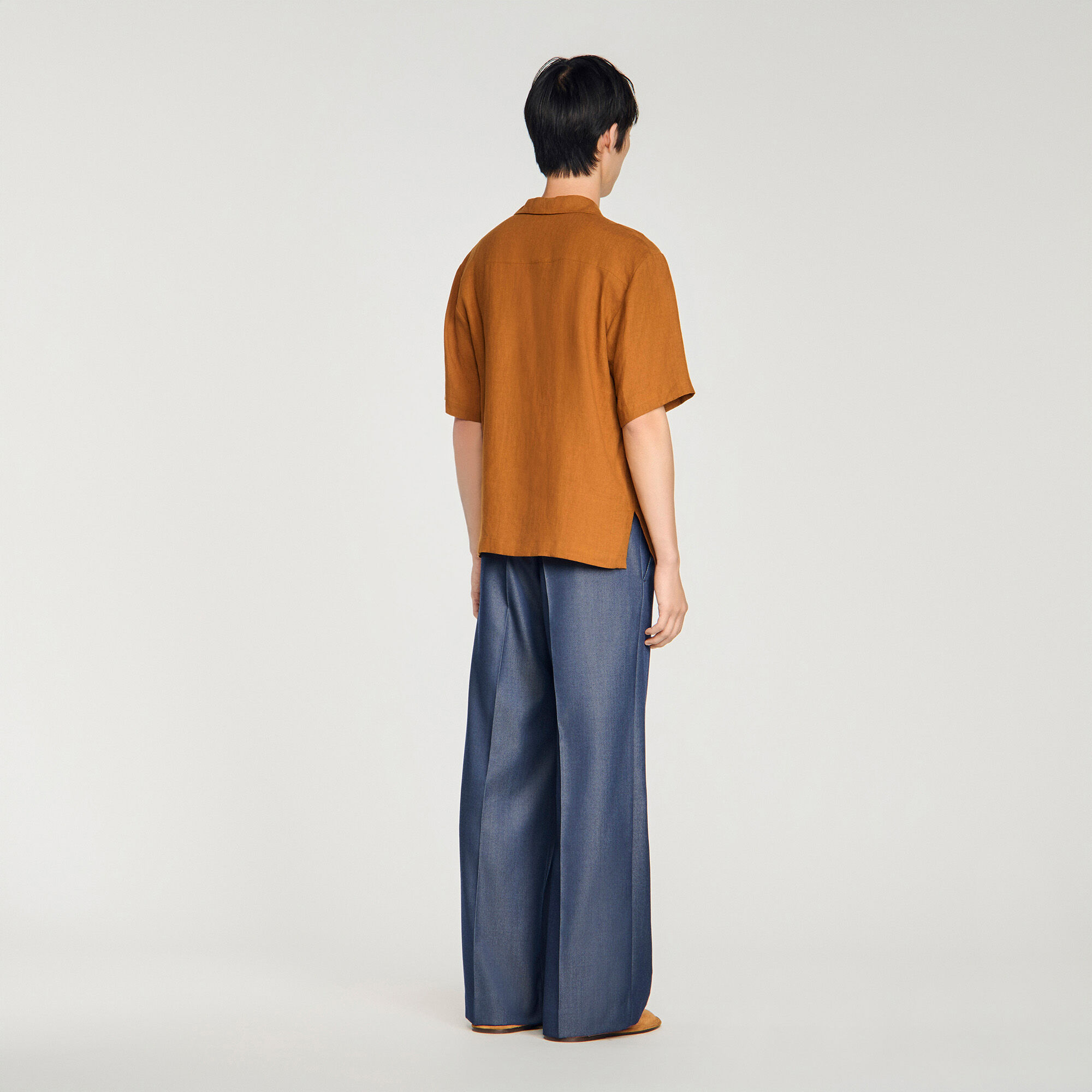 Linen shirt with shark collar
