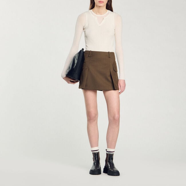 Short skirt with pockets