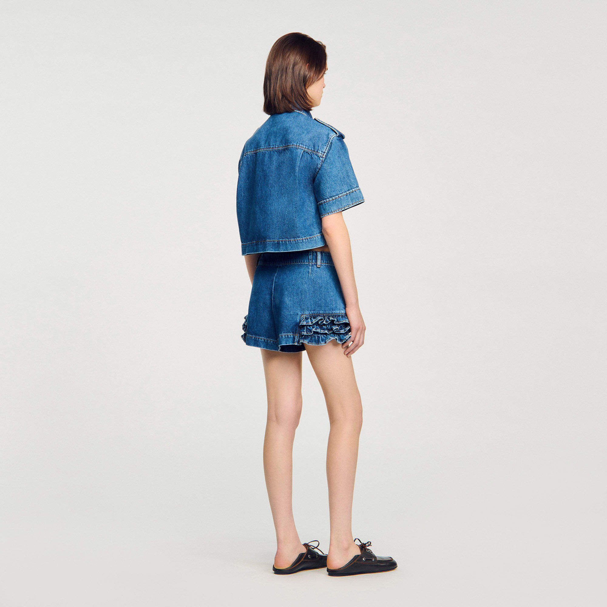 Ruffled denim shorts