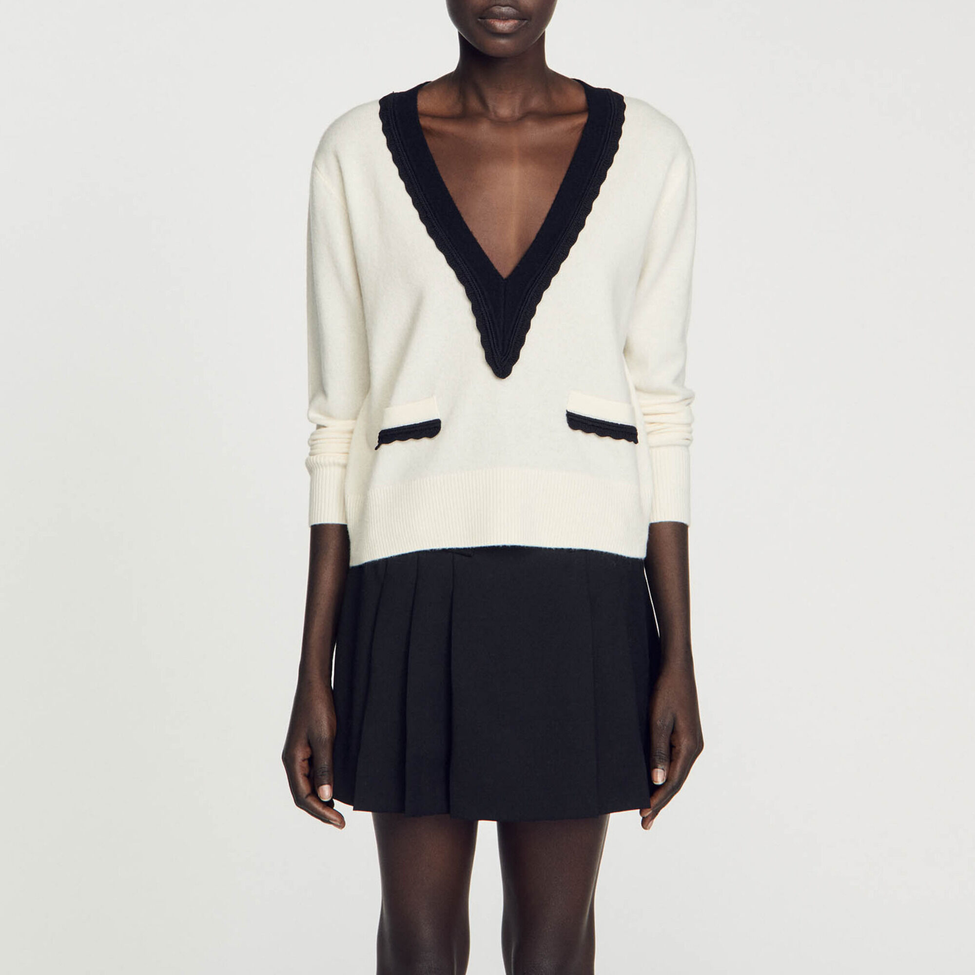 Two-tone V-neck wool jumper