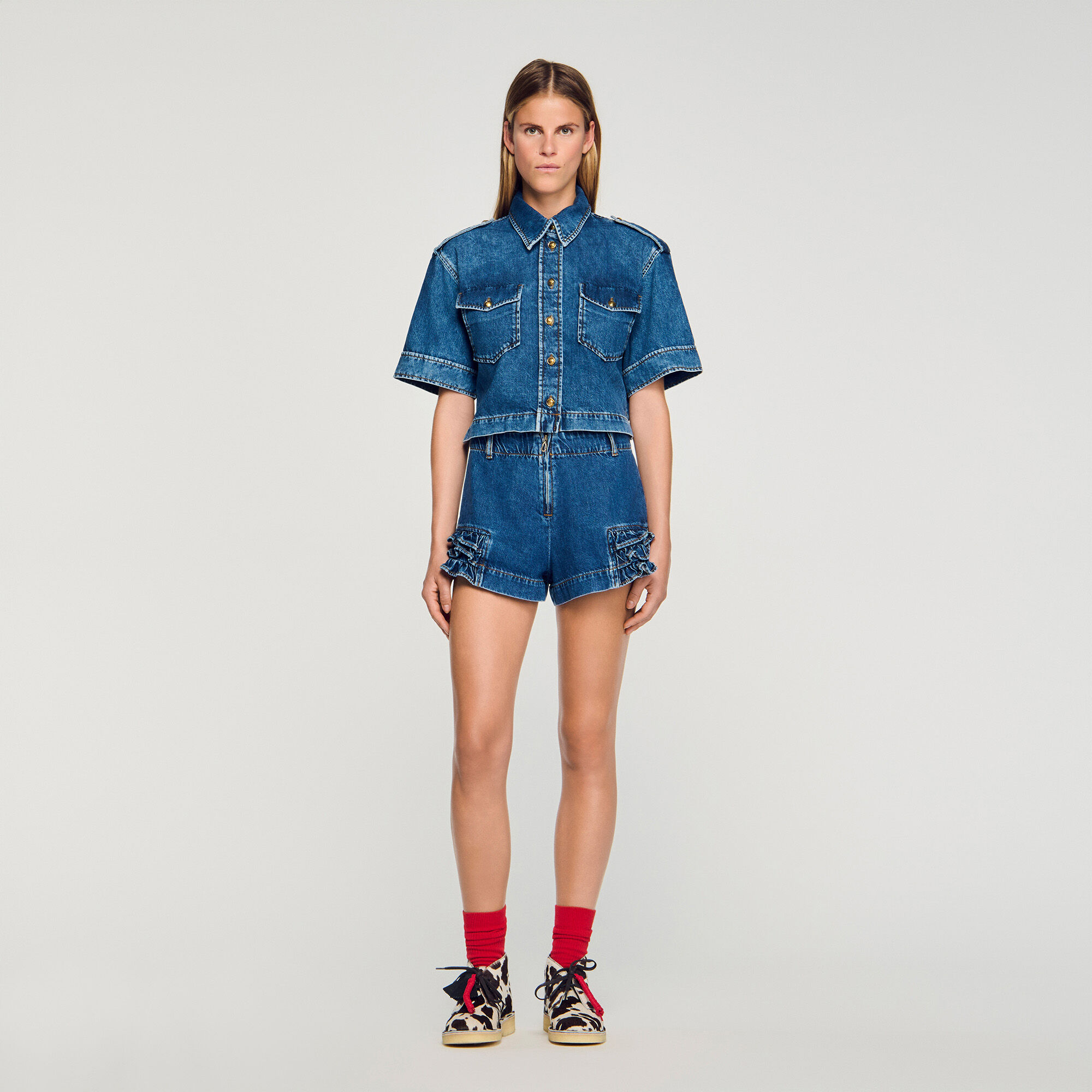 Ruffled denim shorts