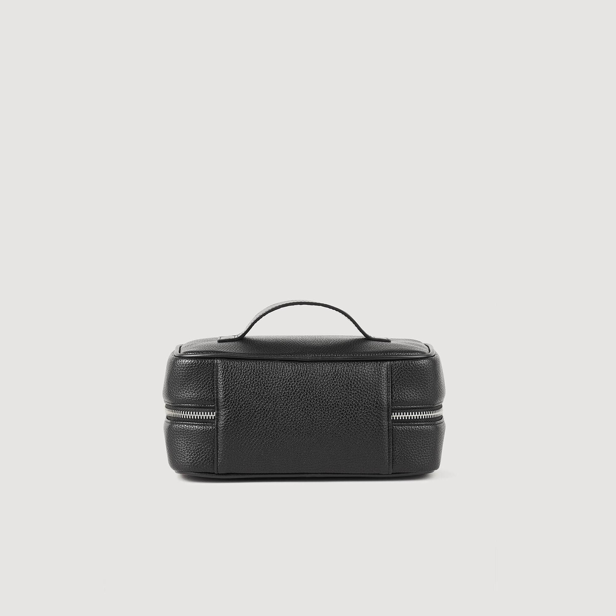 Toilet bag in grained fabric