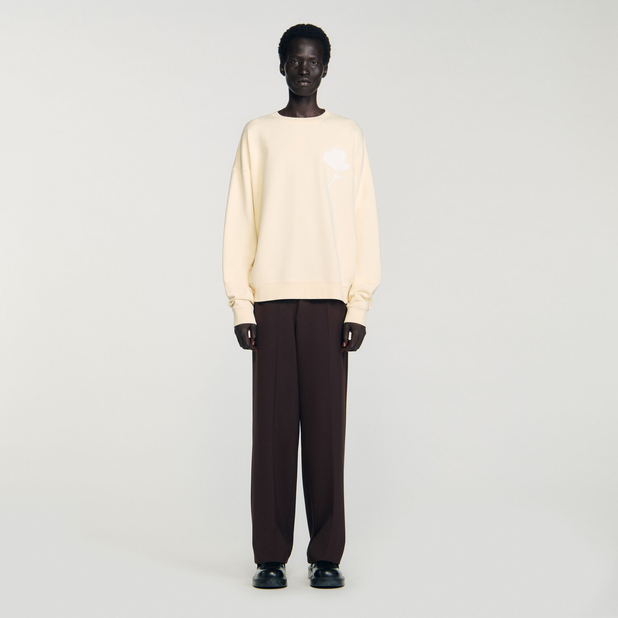 Sweatshirt with flower patch