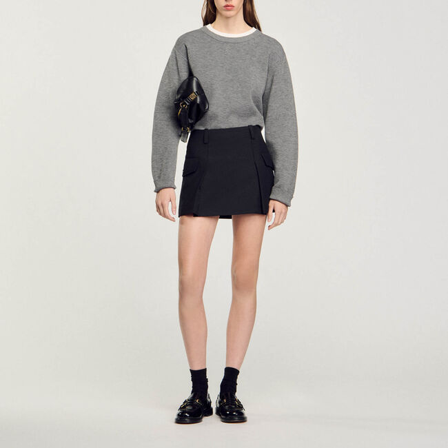 Short skirt with pockets