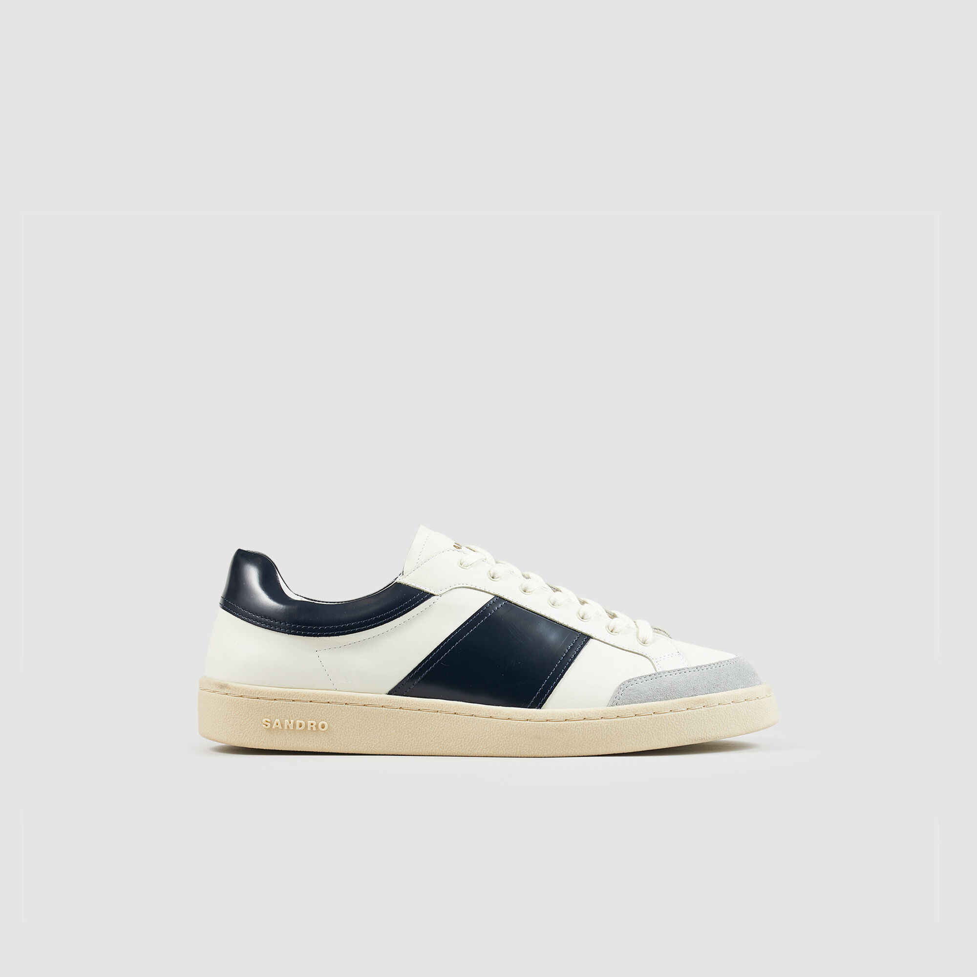 Low-top sneakers