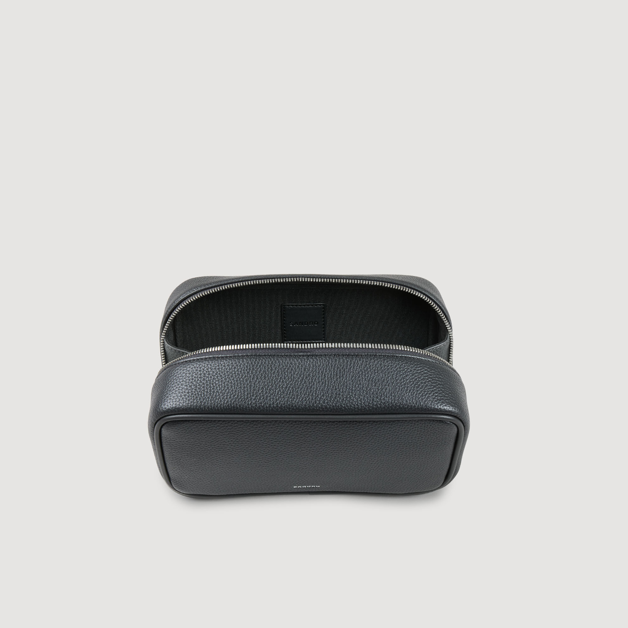 Toilet bag in grained fabric
