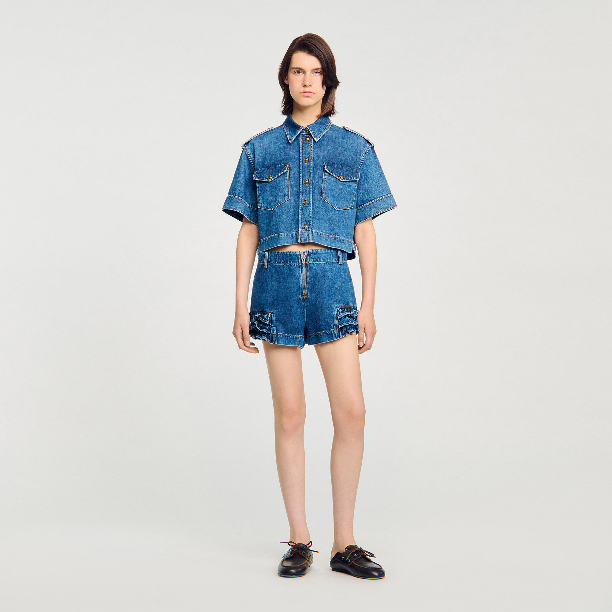 Ruffled denim shorts