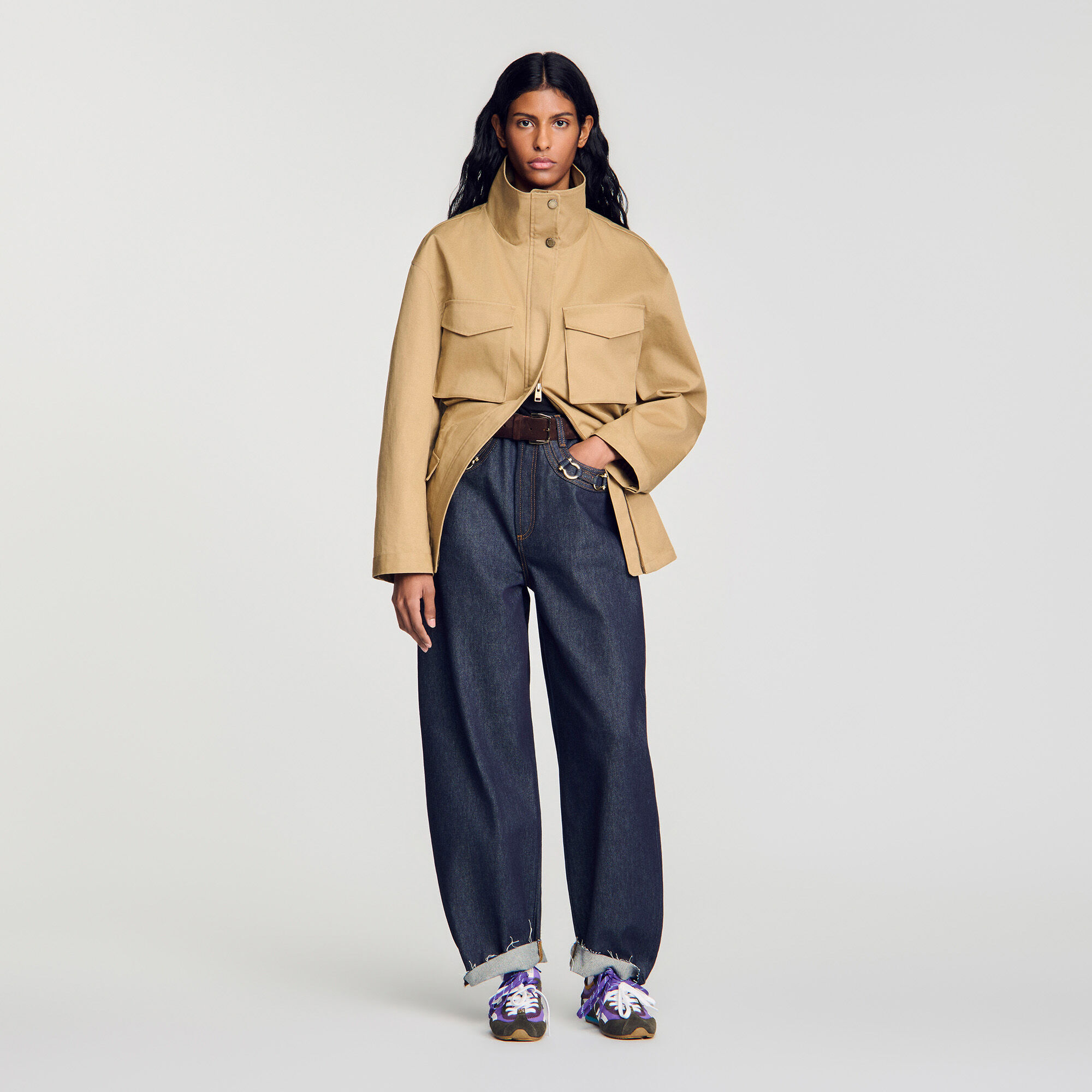 Barrel jeans with metal details