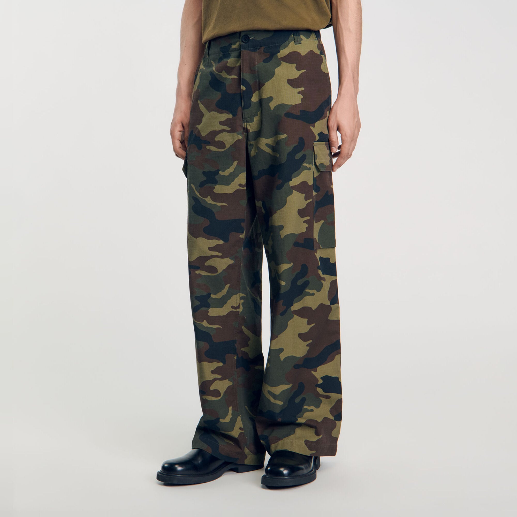 Camouflage cargo trousers - Men | Sandro