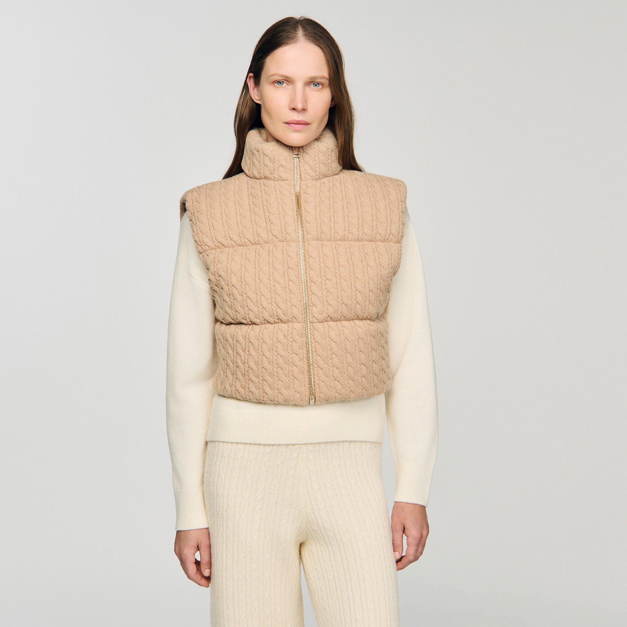 Short sleeveless wool puffer jacket