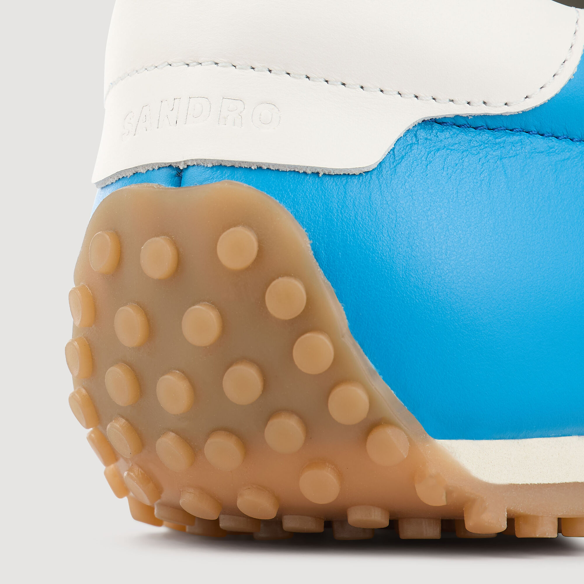 Low-top trainers