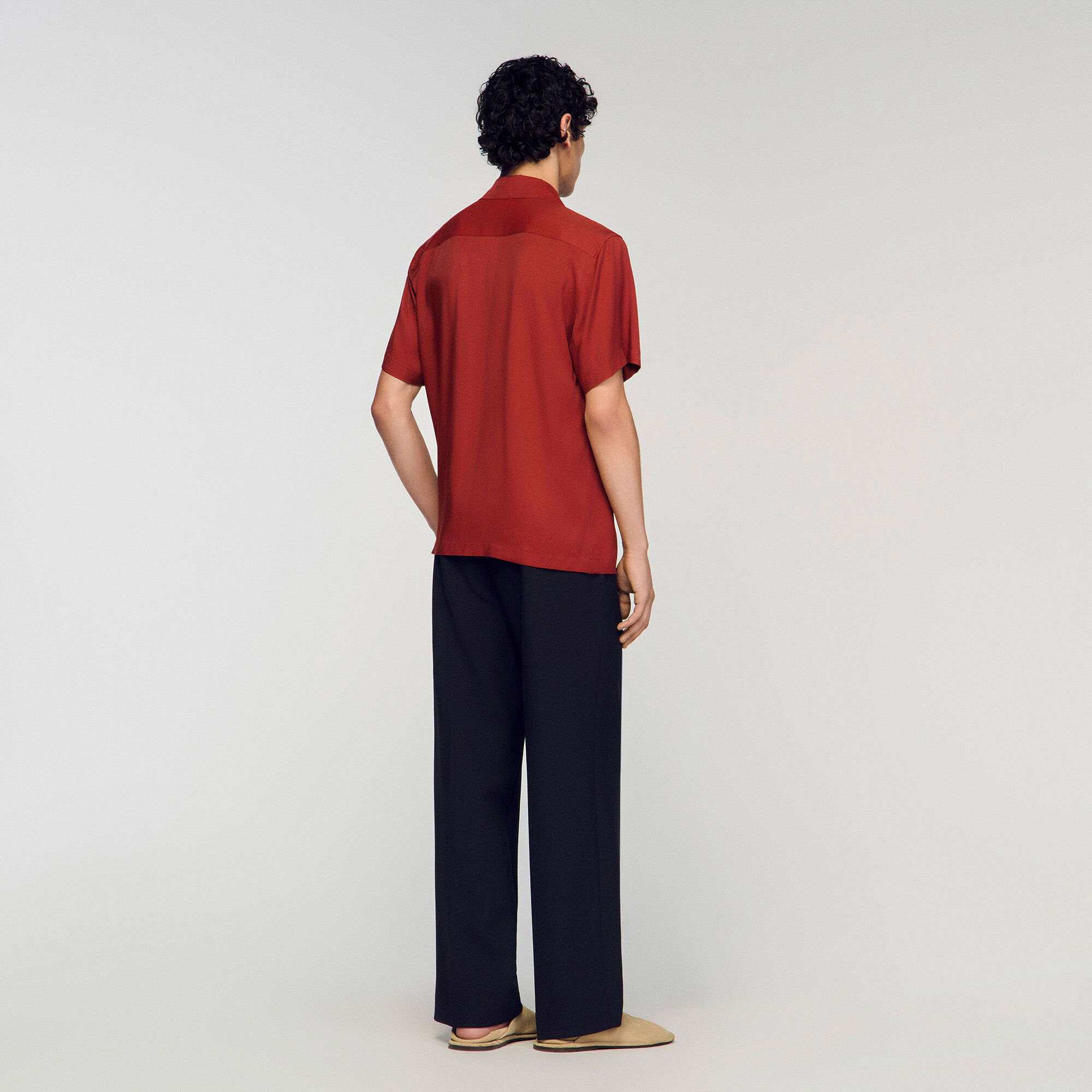 Loose-fit shark collar shirt