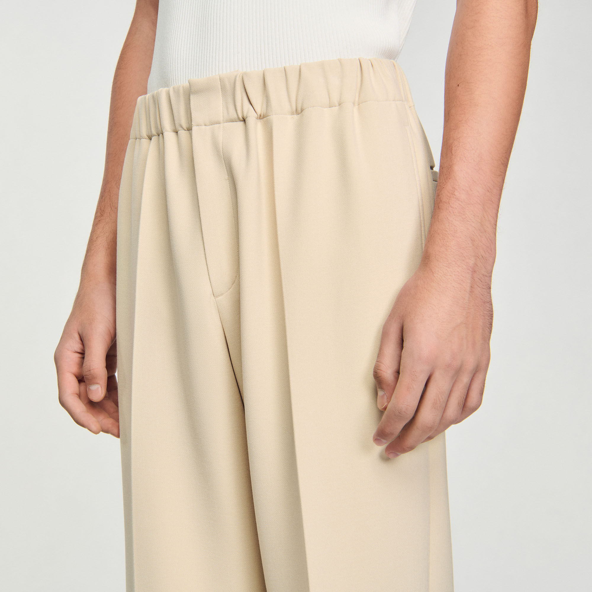 Wide-leg trousers