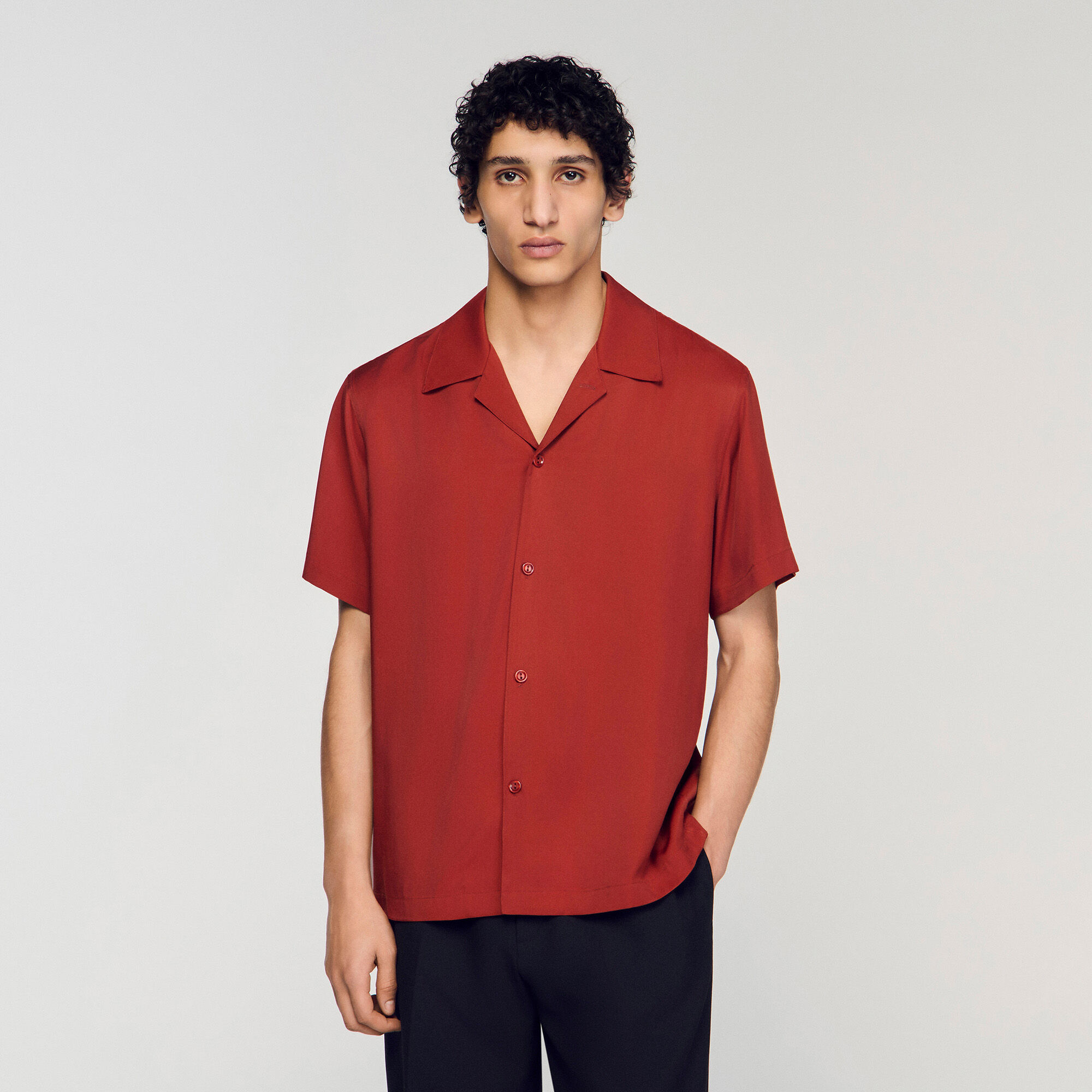 Loose-fit shark collar shirt
