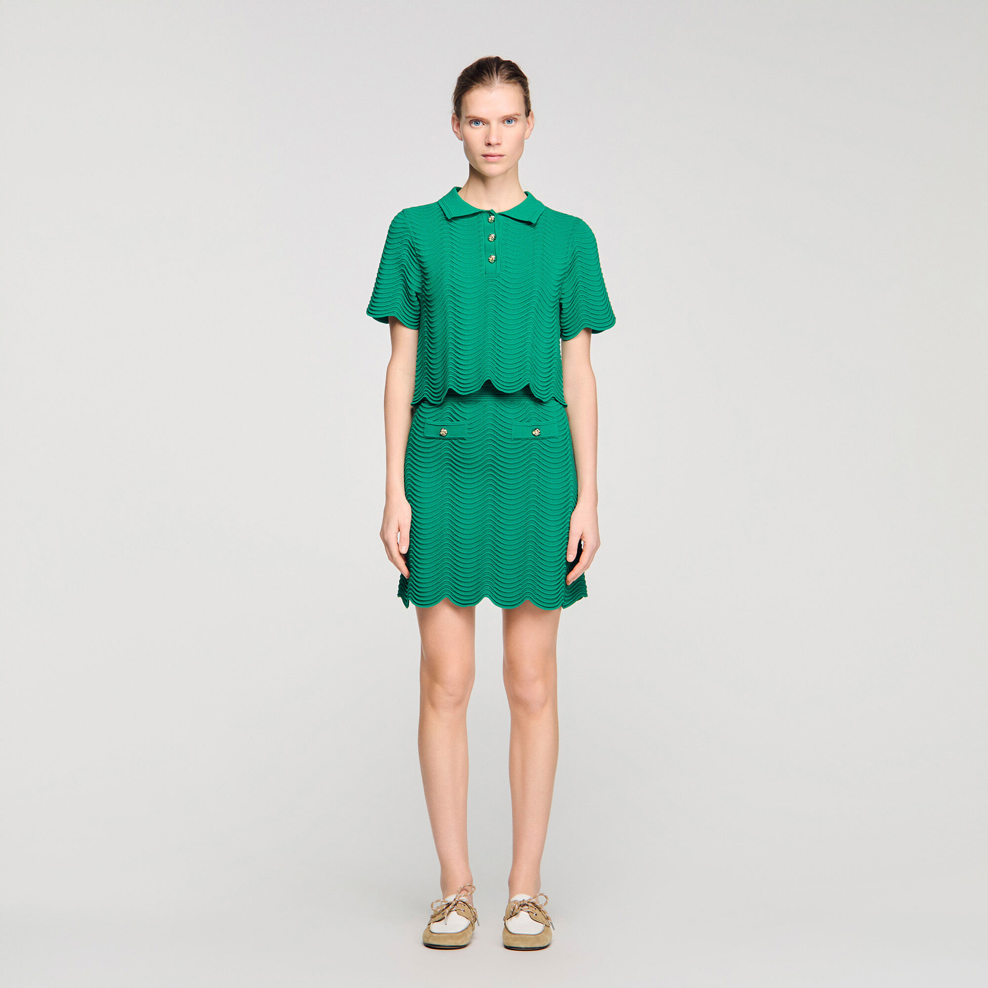 Short decorative knit skirt