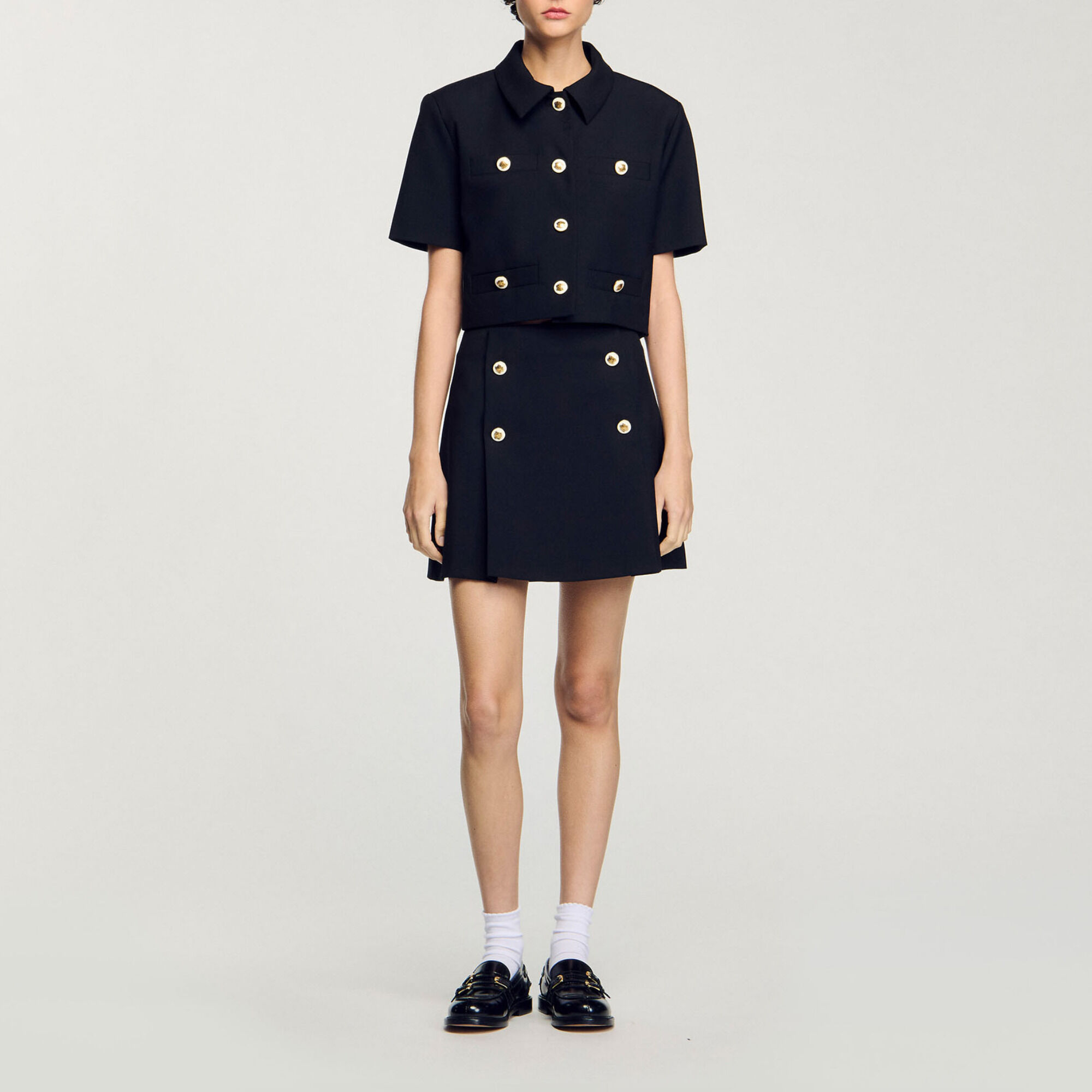 Short pleated skirt