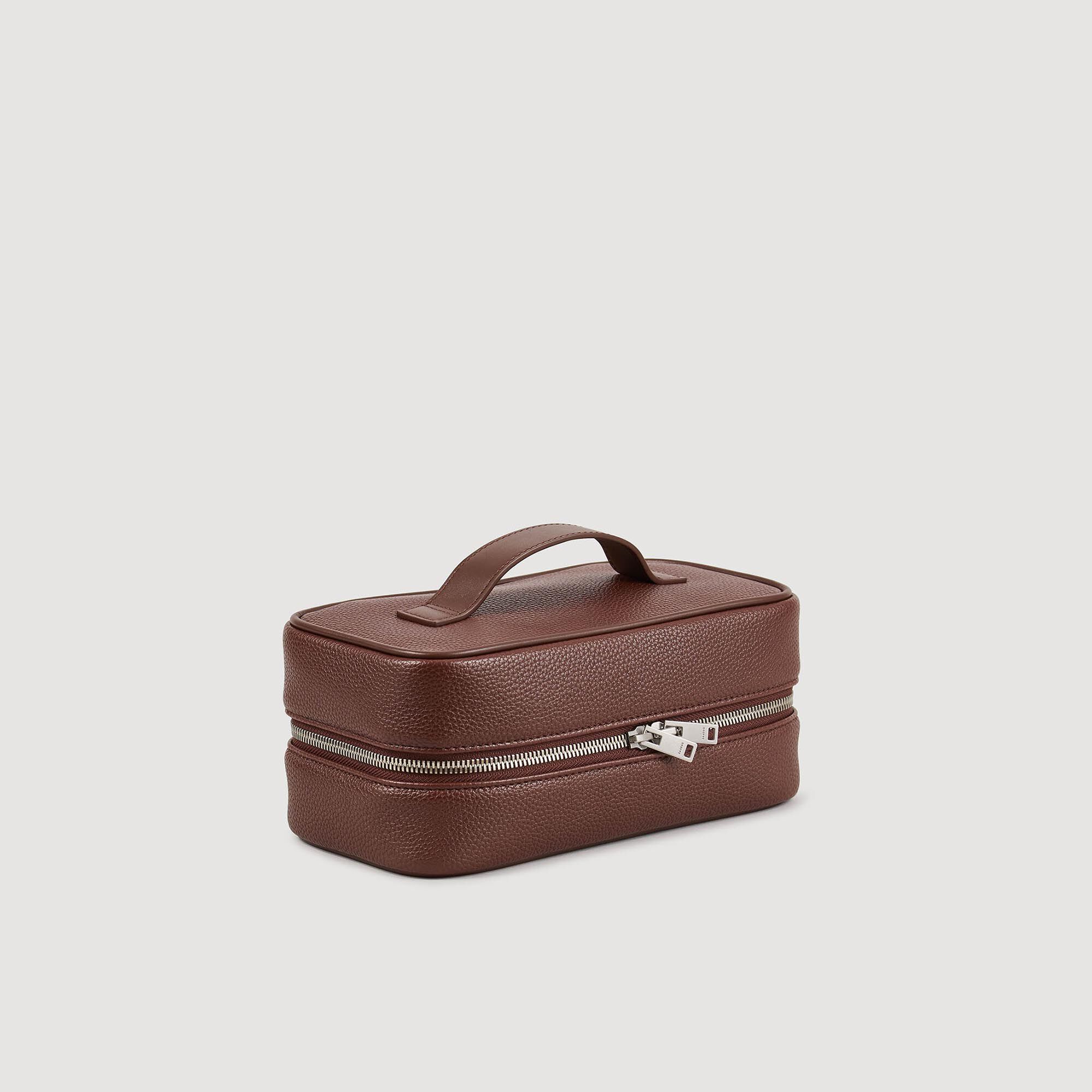 Toilet bag in grained fabric