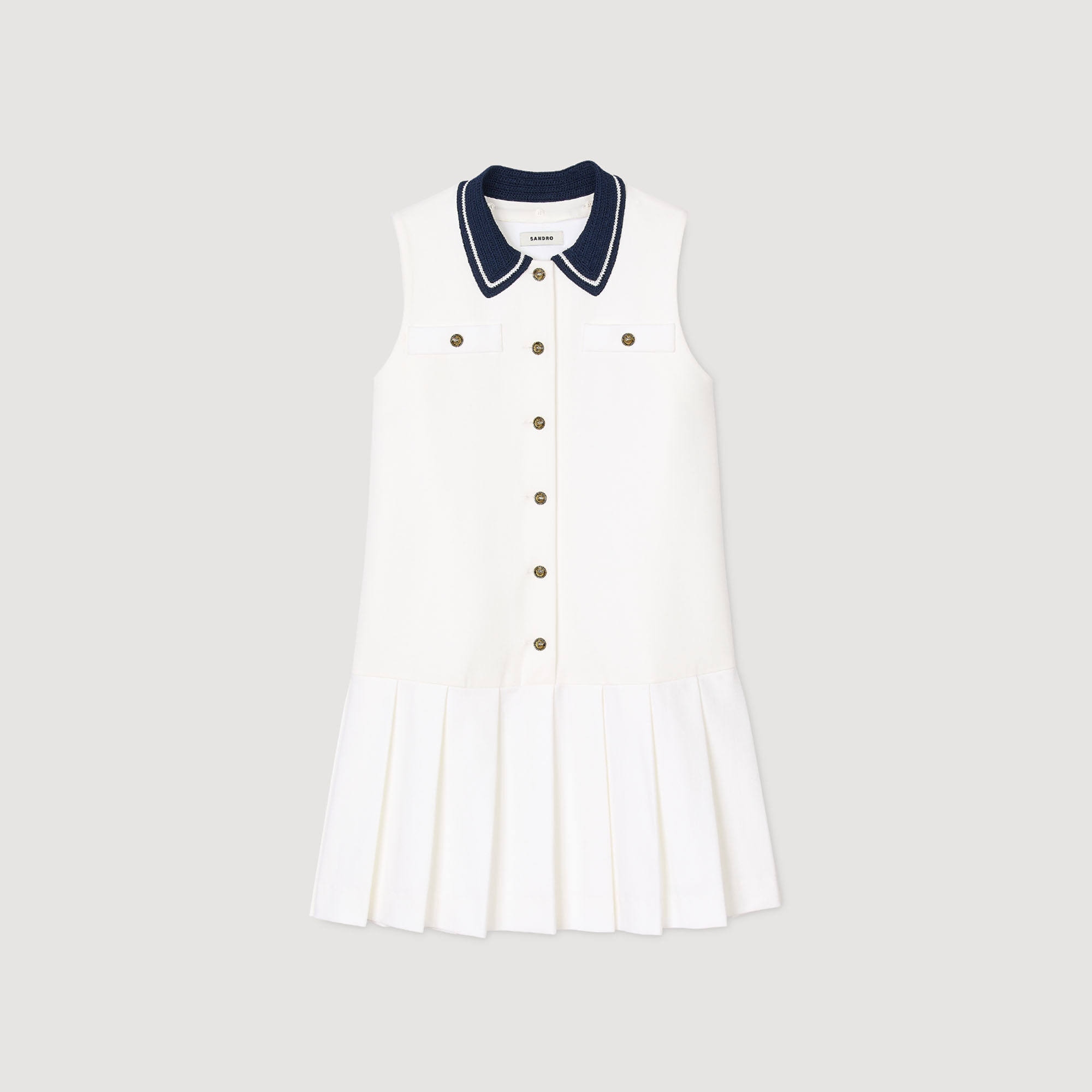 Short dress with contrasting collar