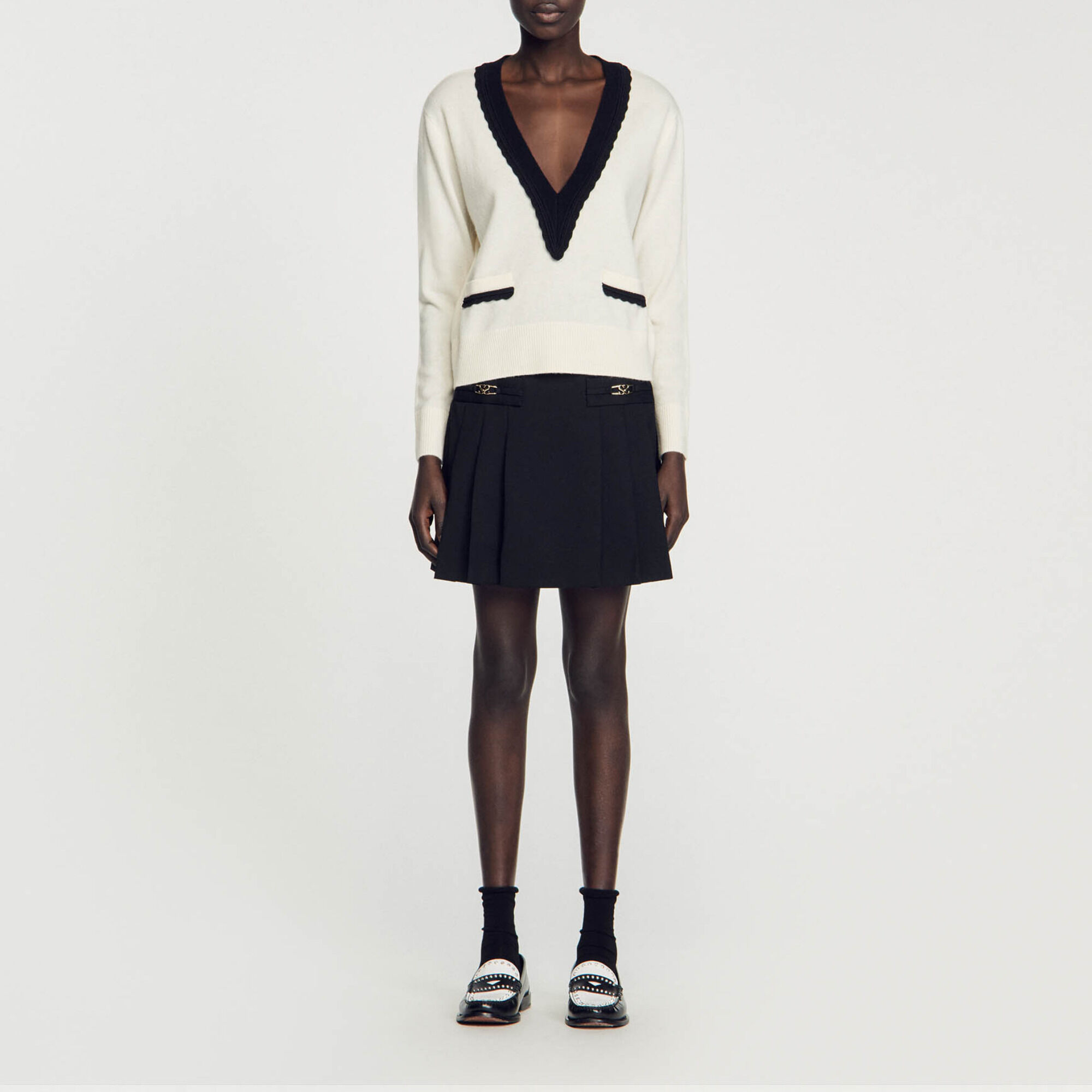 Two-tone V-neck wool jumper