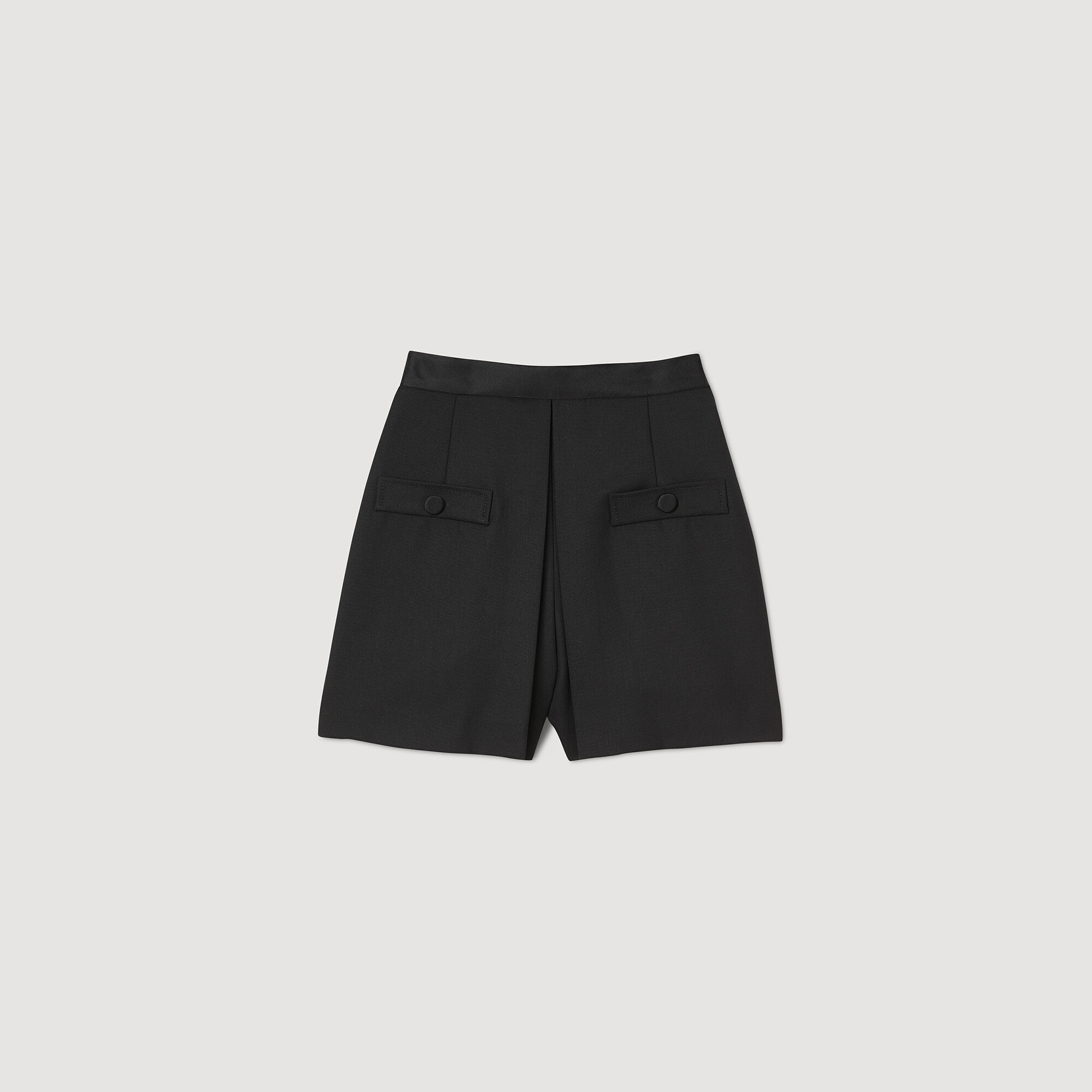 High-waisted shorts with buttons