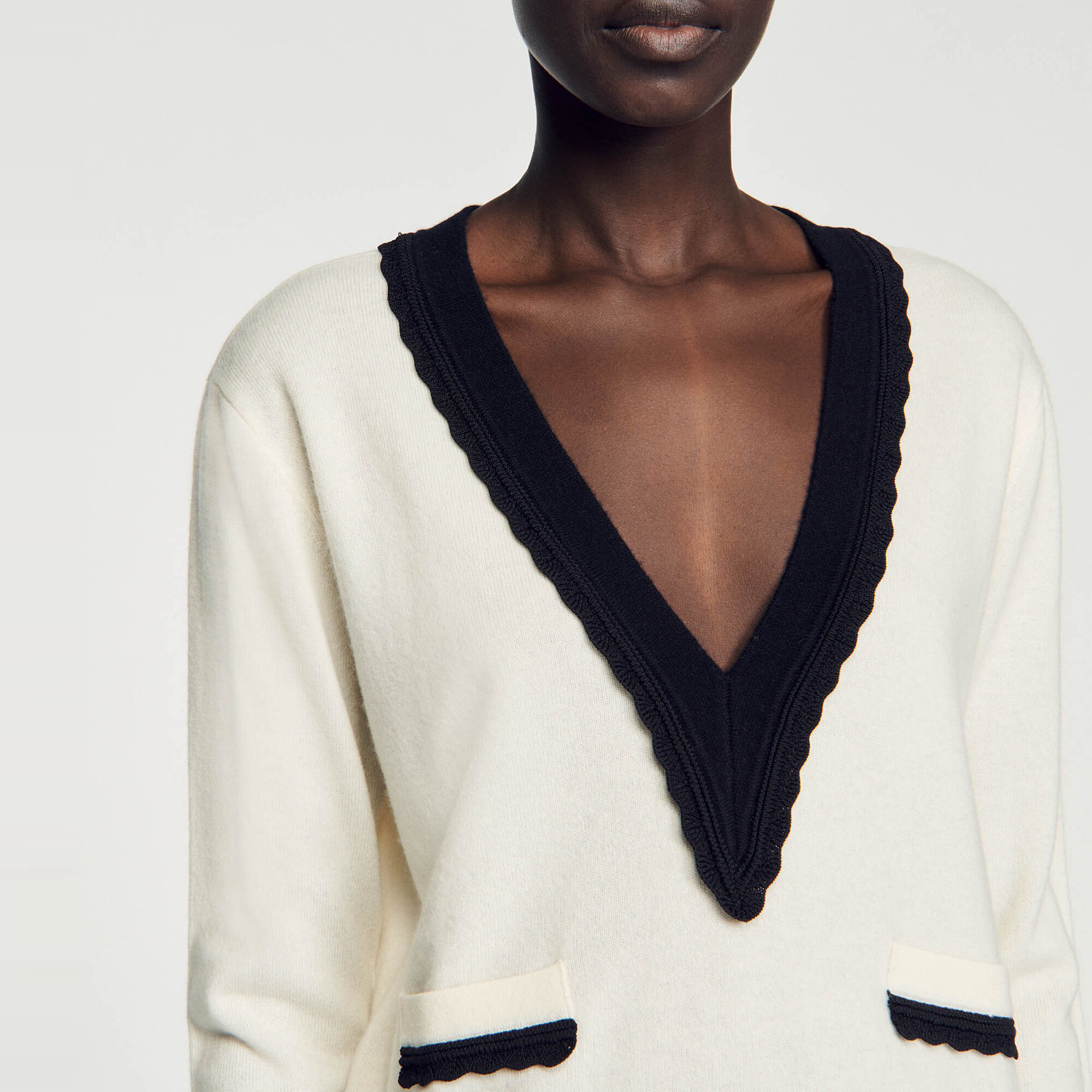 Two-tone V-neck wool jumper