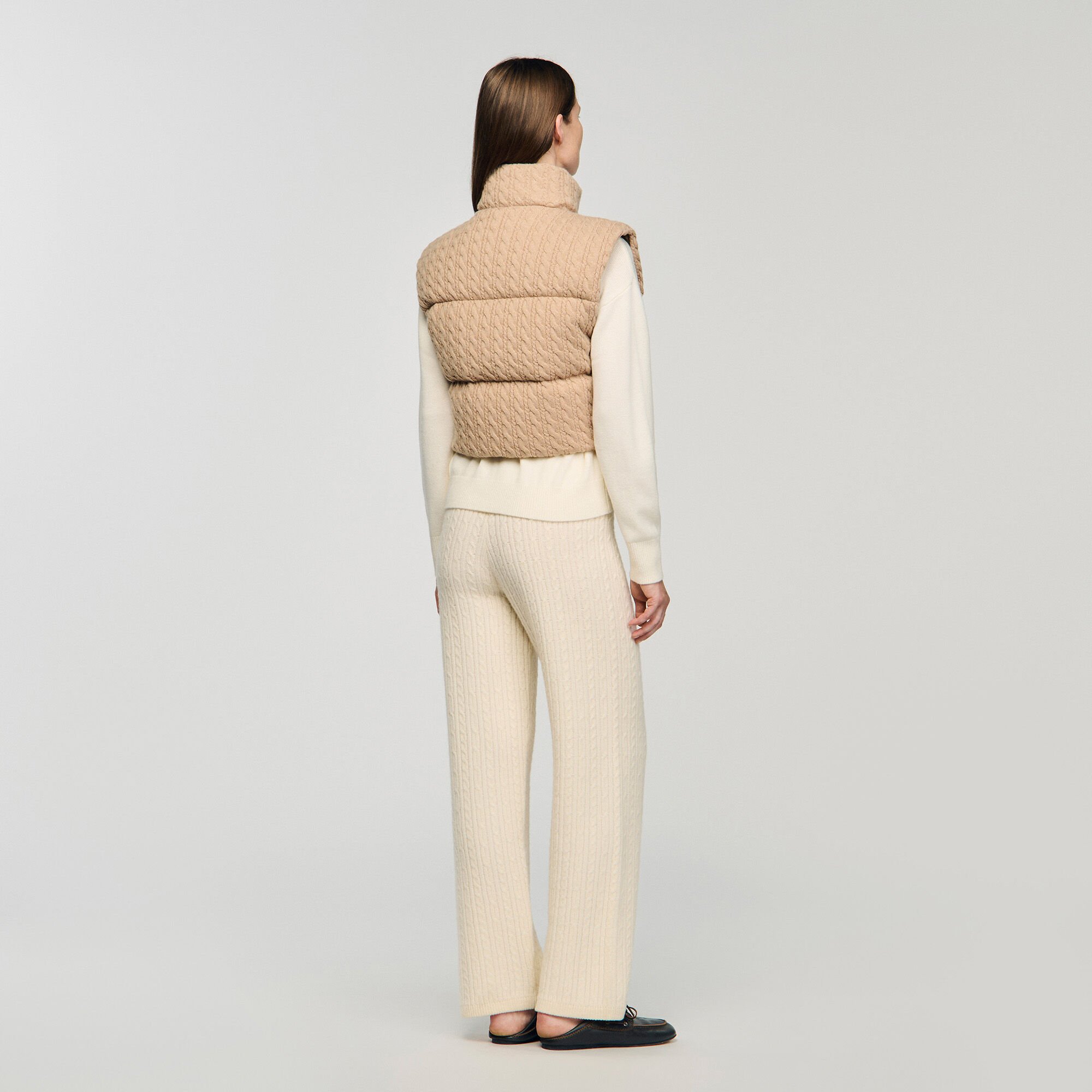 Short sleeveless wool puffer jacket