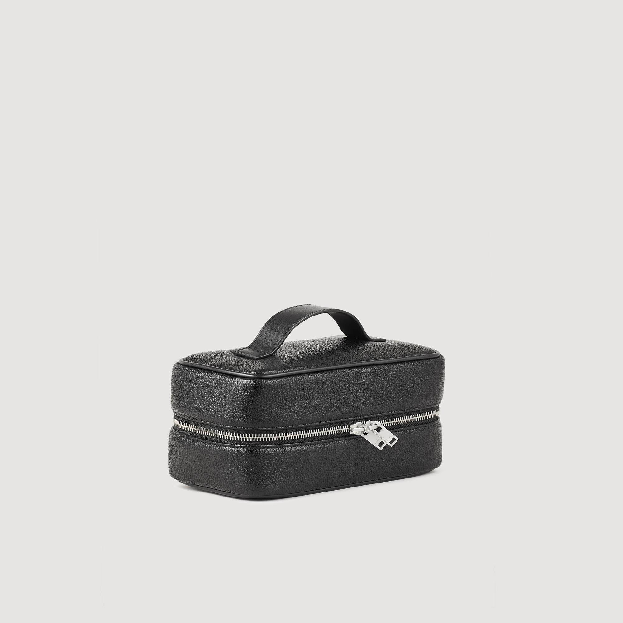Toilet bag in grained fabric