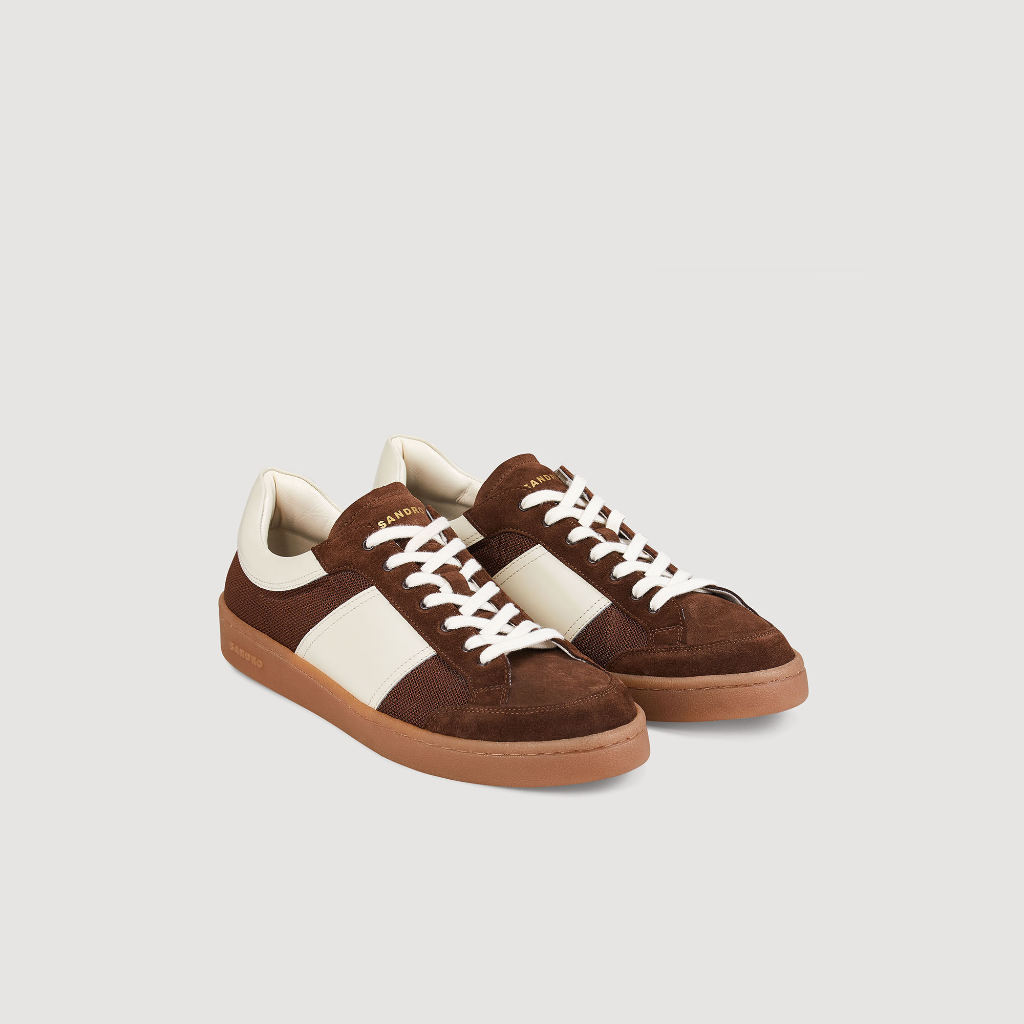 Low-top trainers