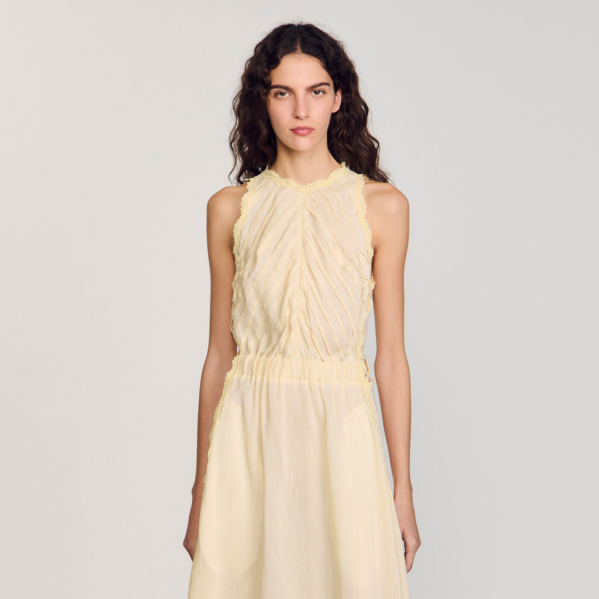 Maxi dress with lace details