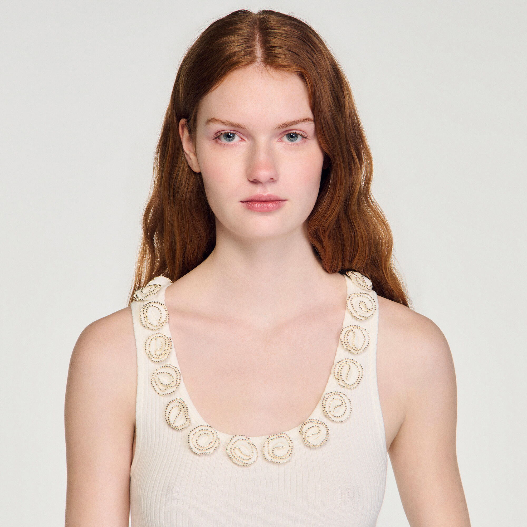 Ribbed jumper with beaded roses