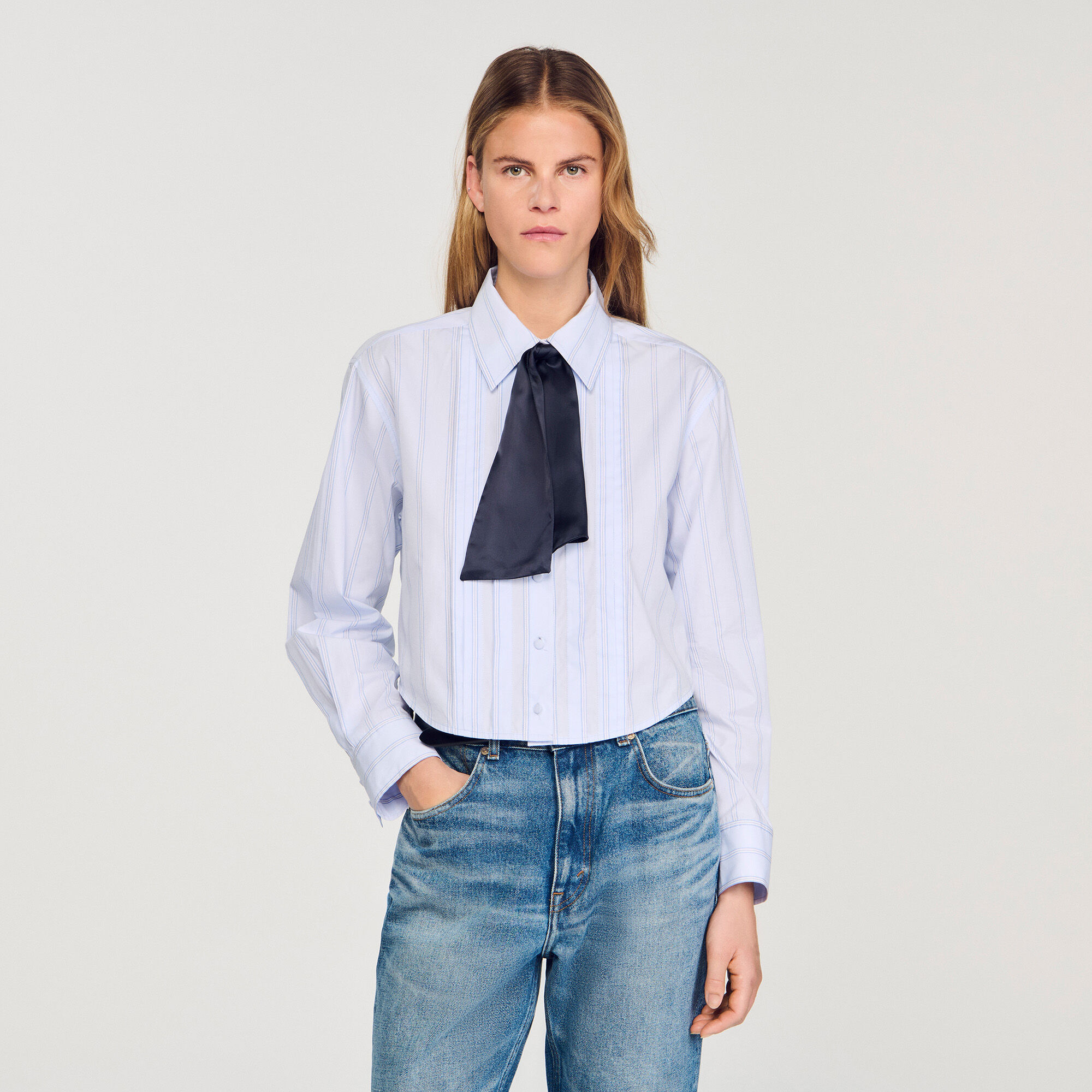 Cropped shirt with removable tie