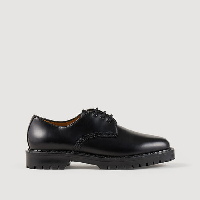 Derby shoe with studs