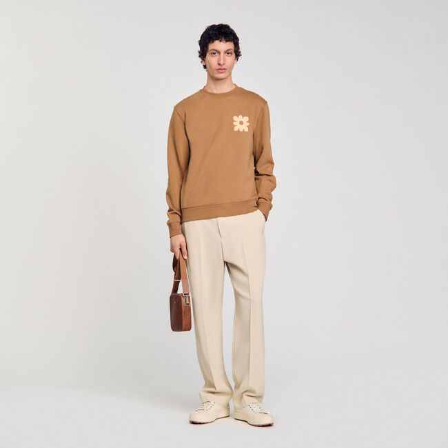 Sweatshirt with flower patch
