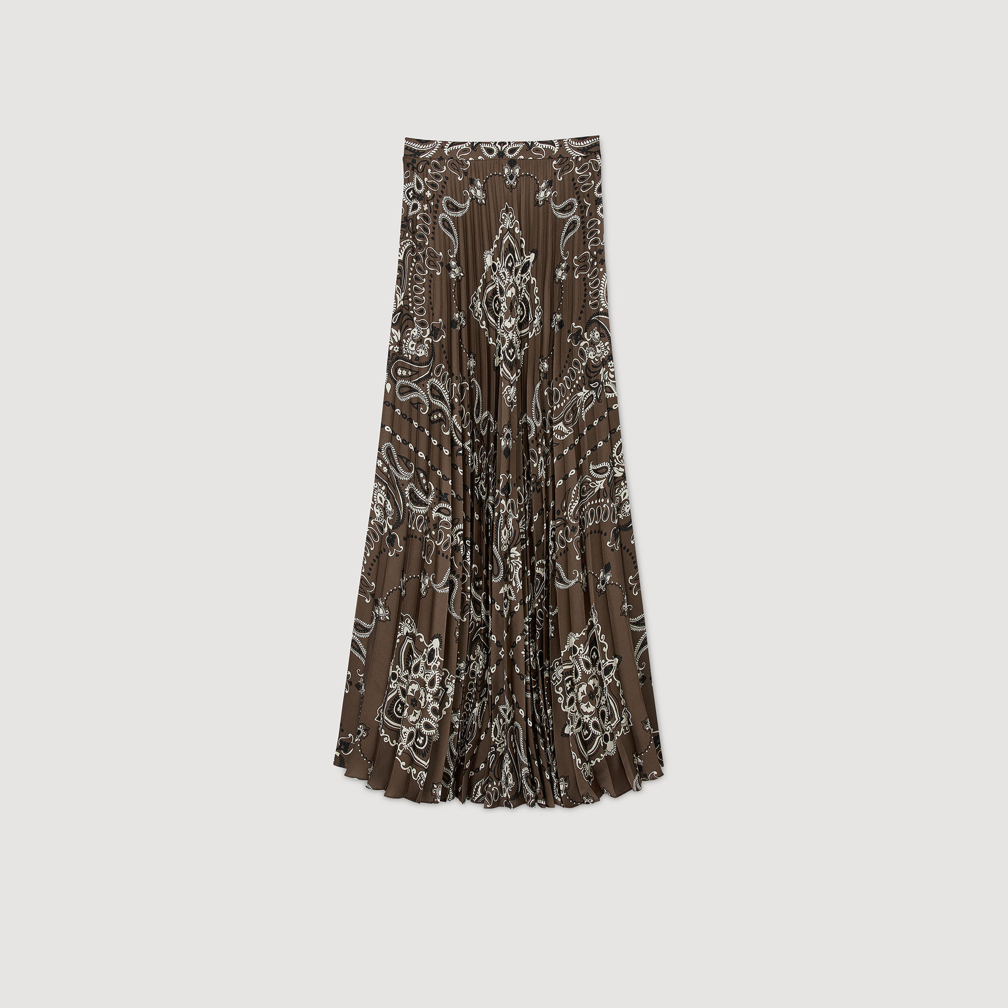 Pleated maxi skirt with bandana motif.