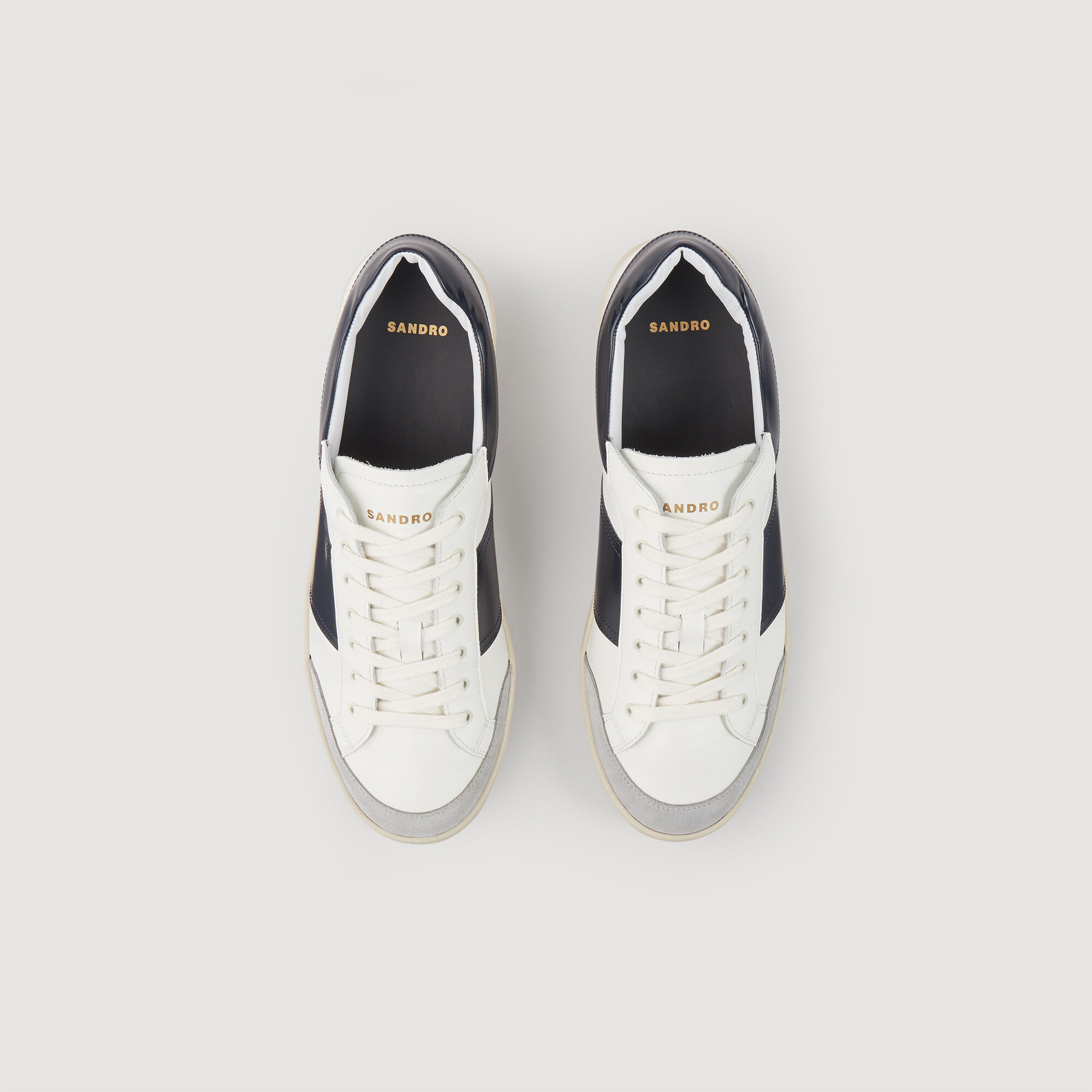 Low-top sneakers