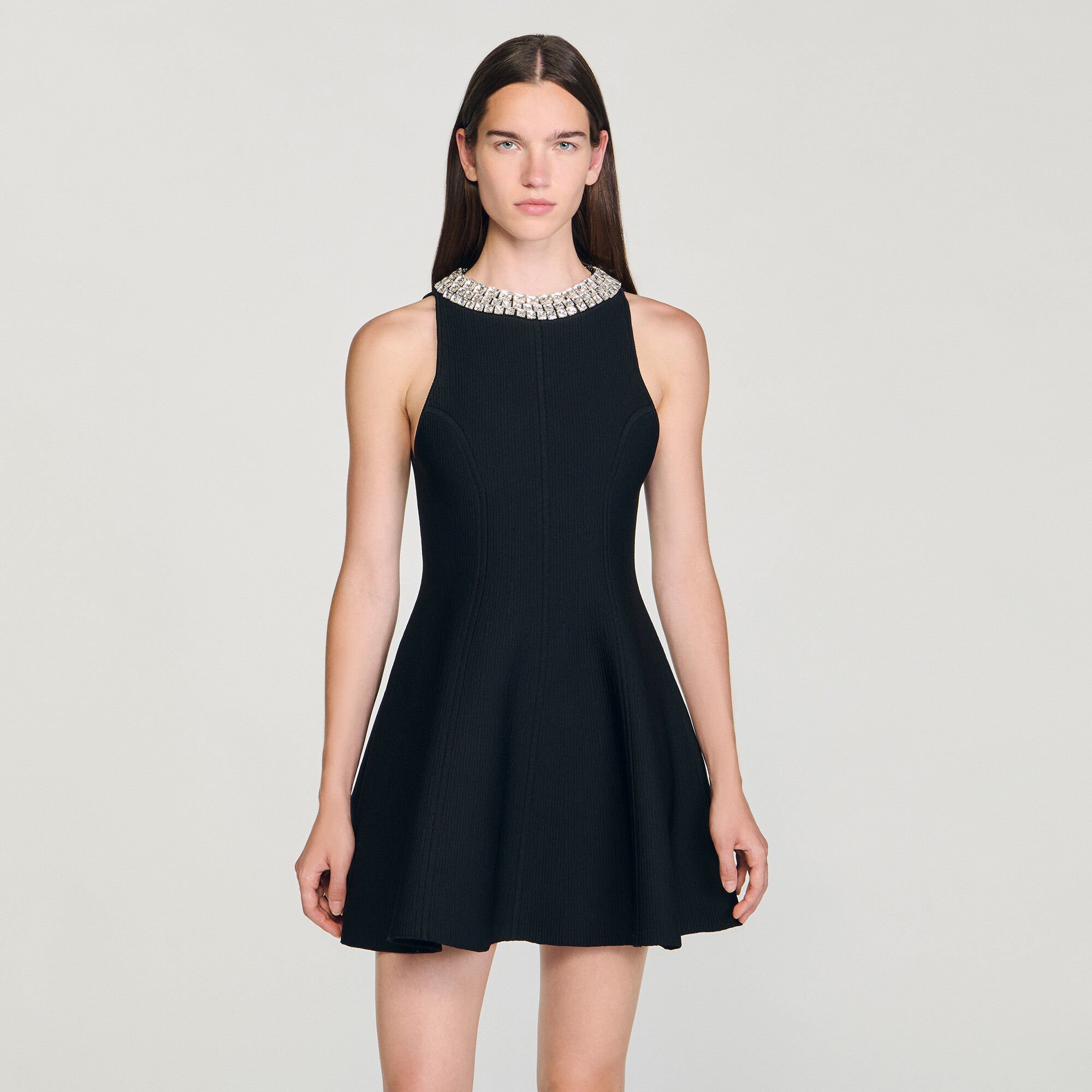 Short dress with pearl collar