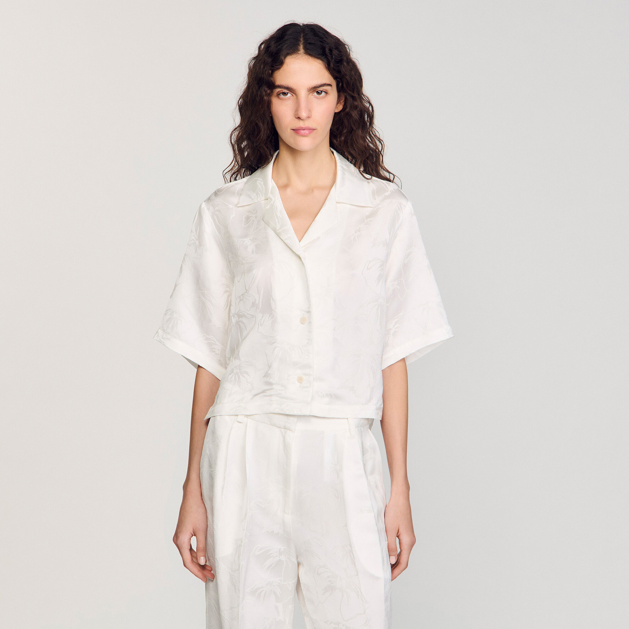 Cropped shirt with jacquard flowers