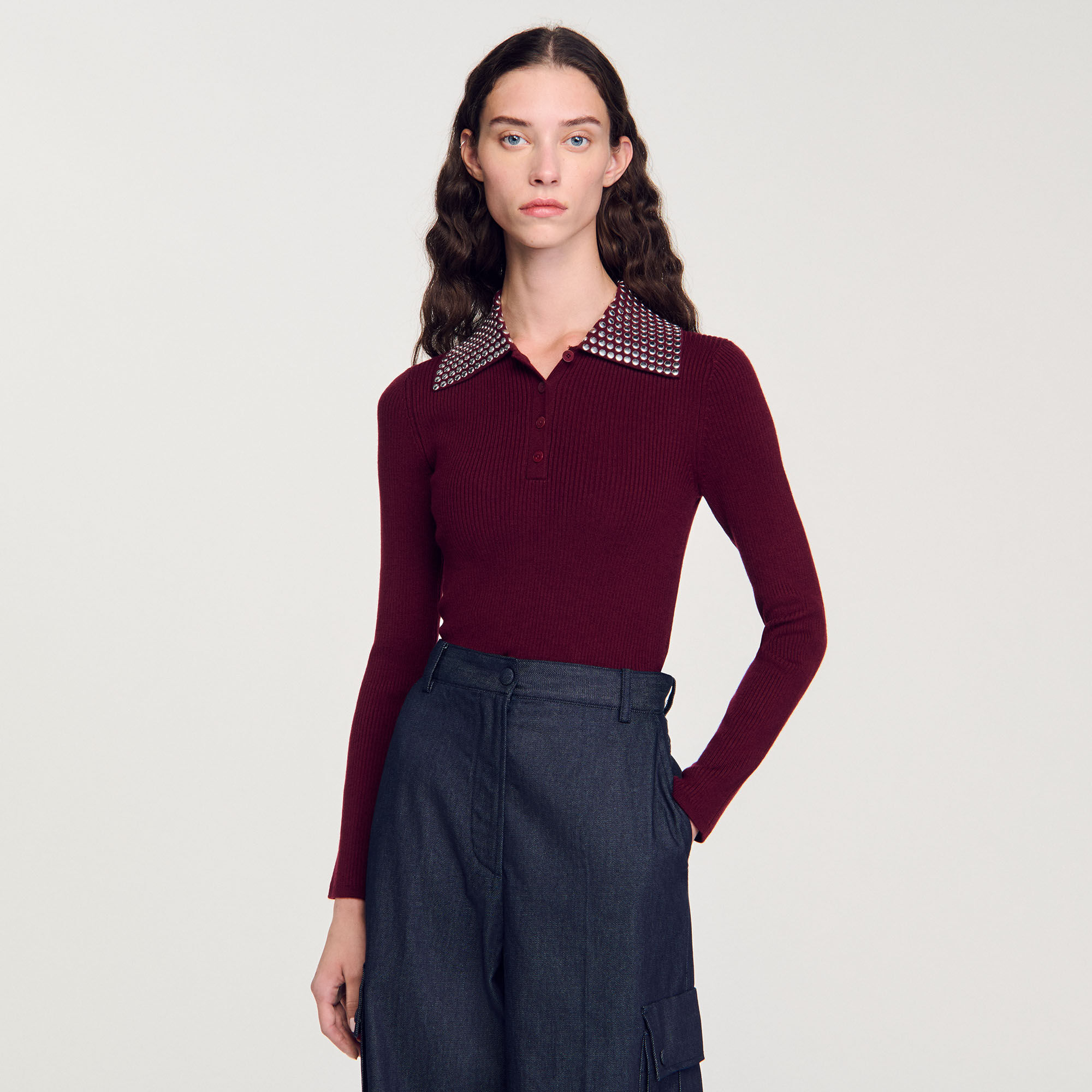 Jumper with metal stud collar