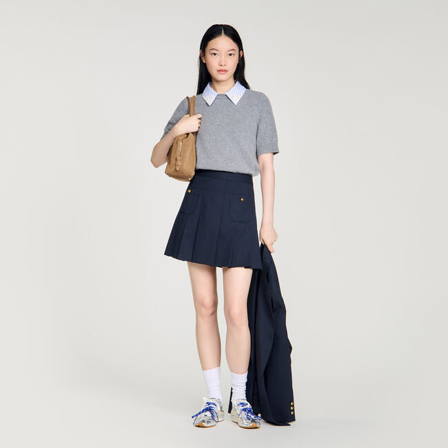 Detachable collar wool jumper