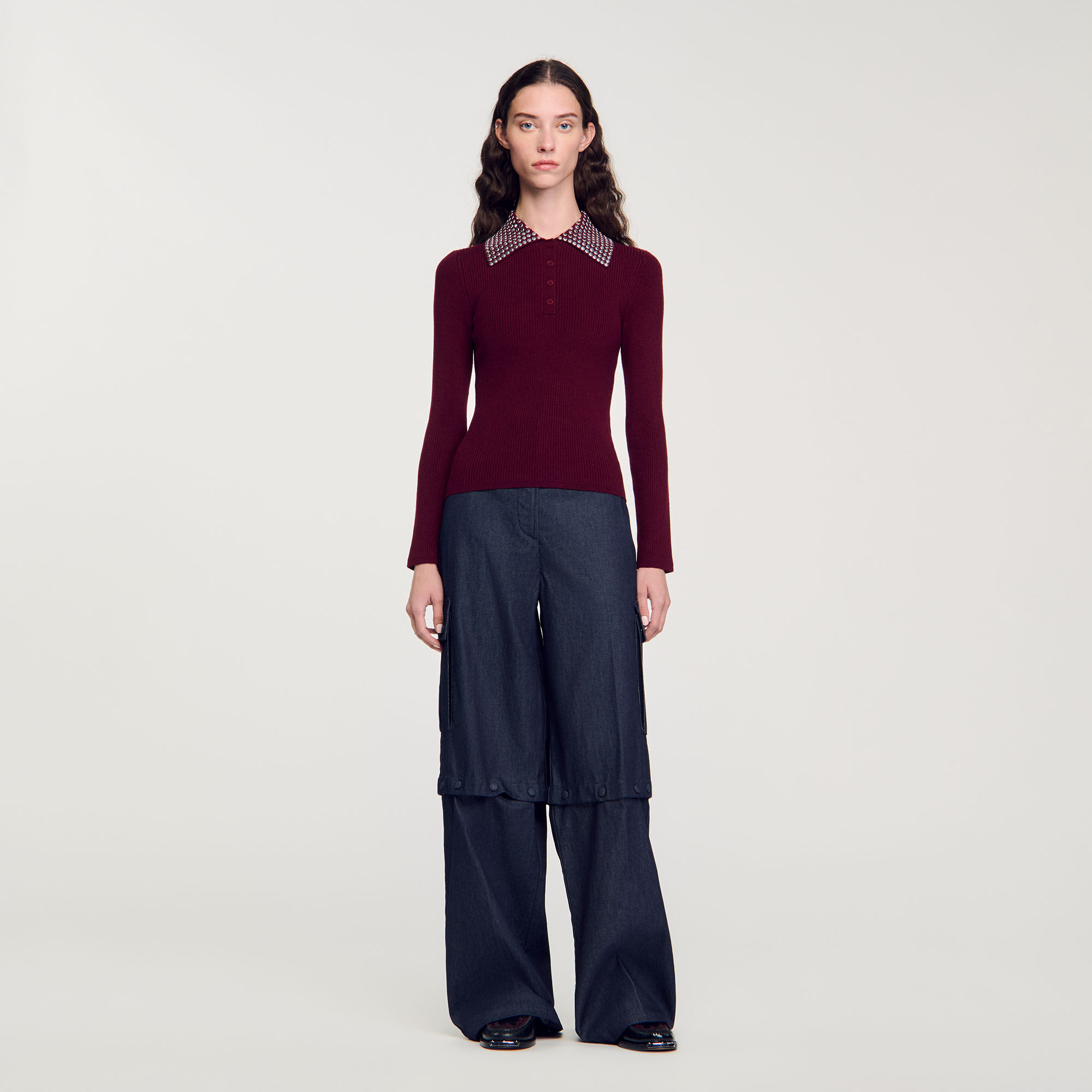 Jumper with metal stud collar