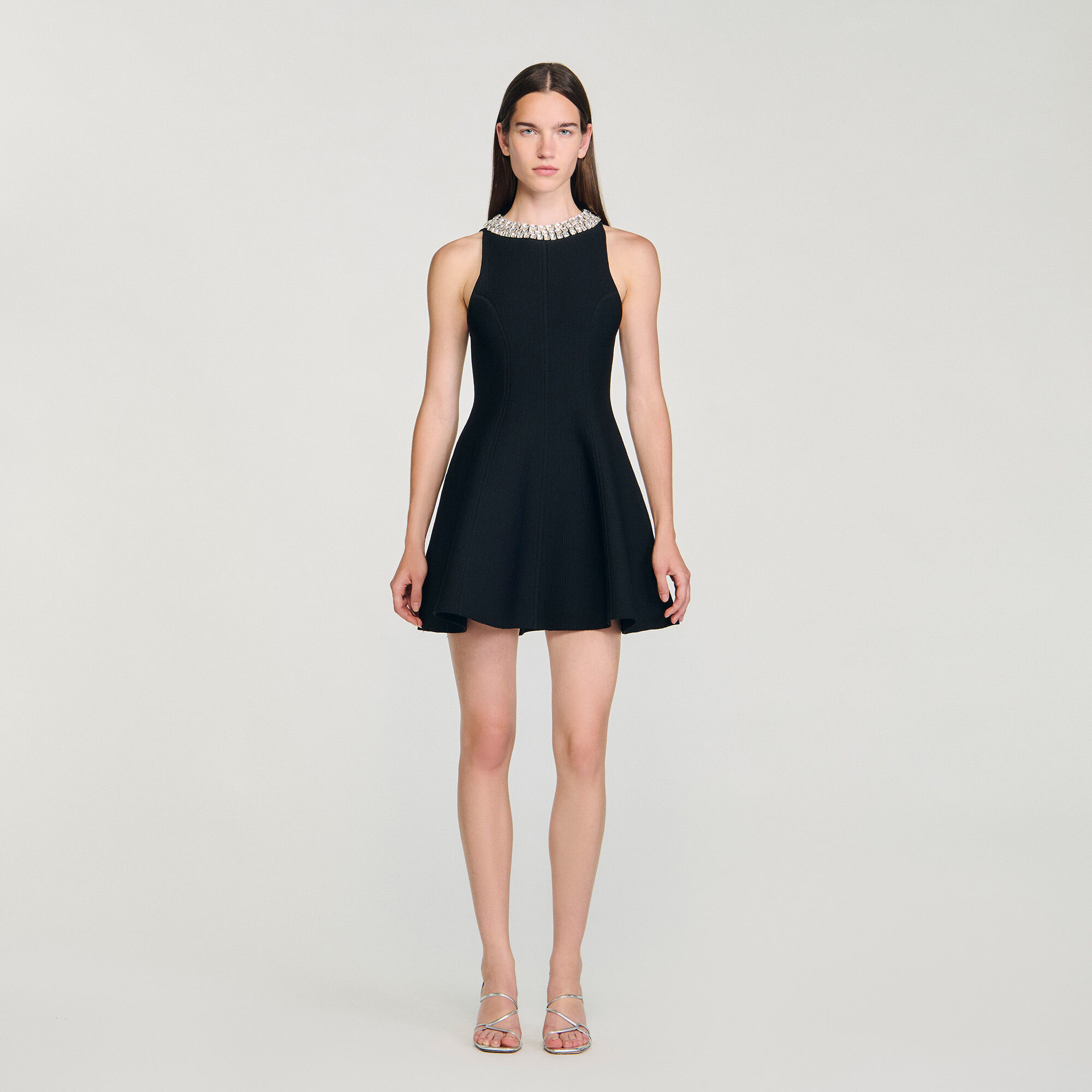Short dress with pearl collar