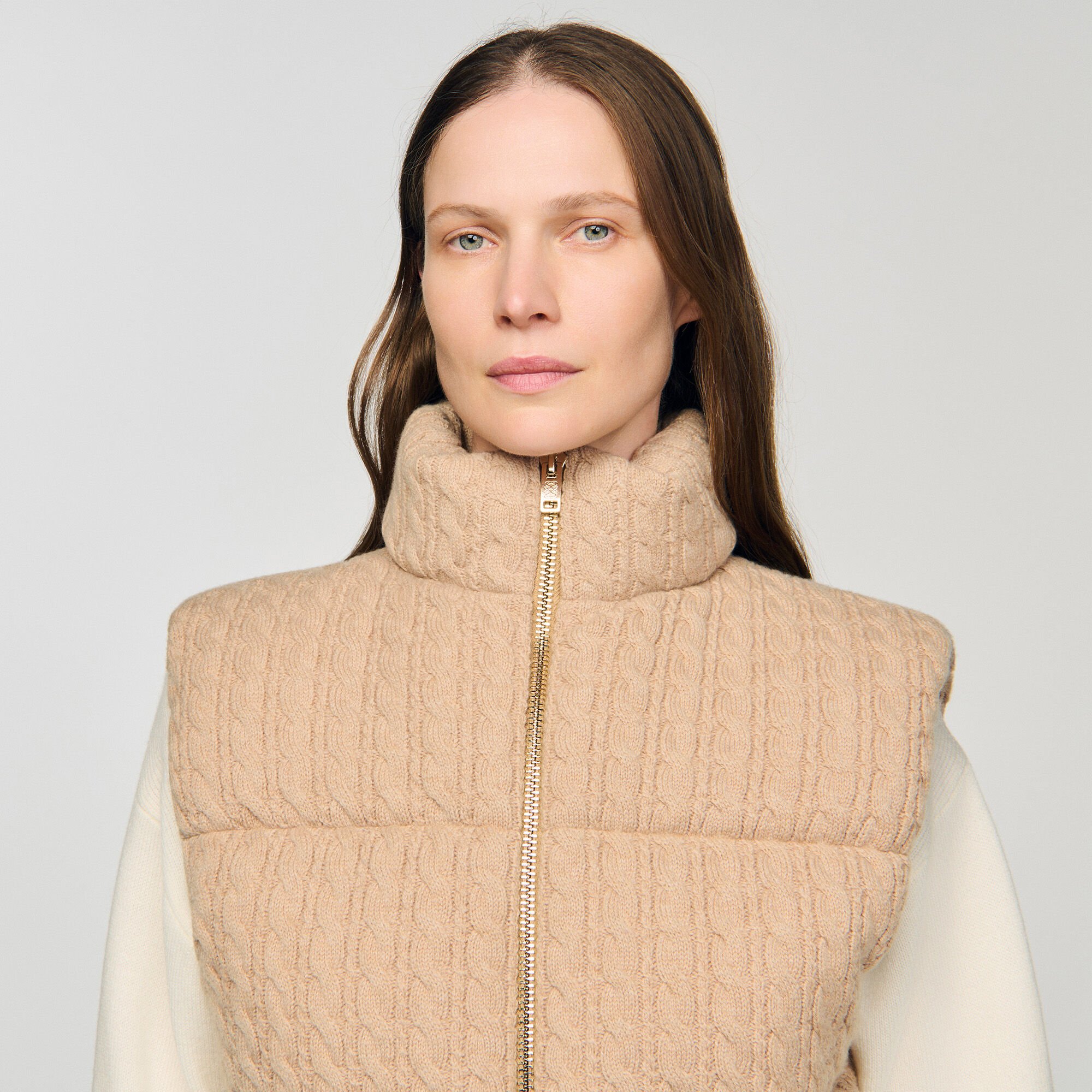 Short sleeveless wool puffer jacket