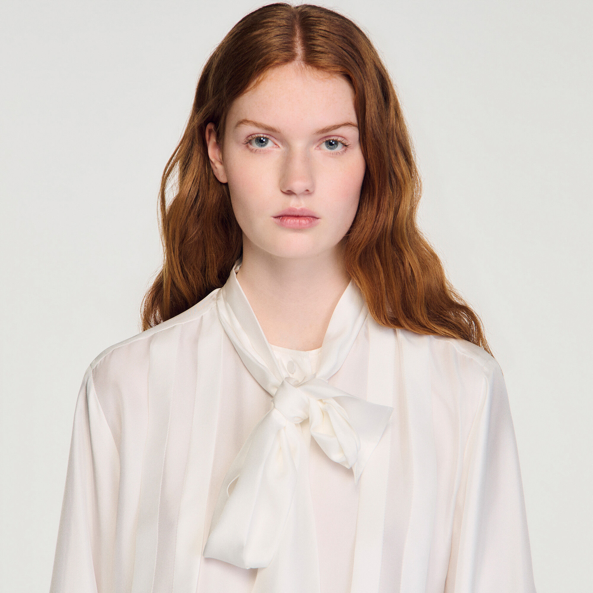 Silk lavalli&egrave;re shirt