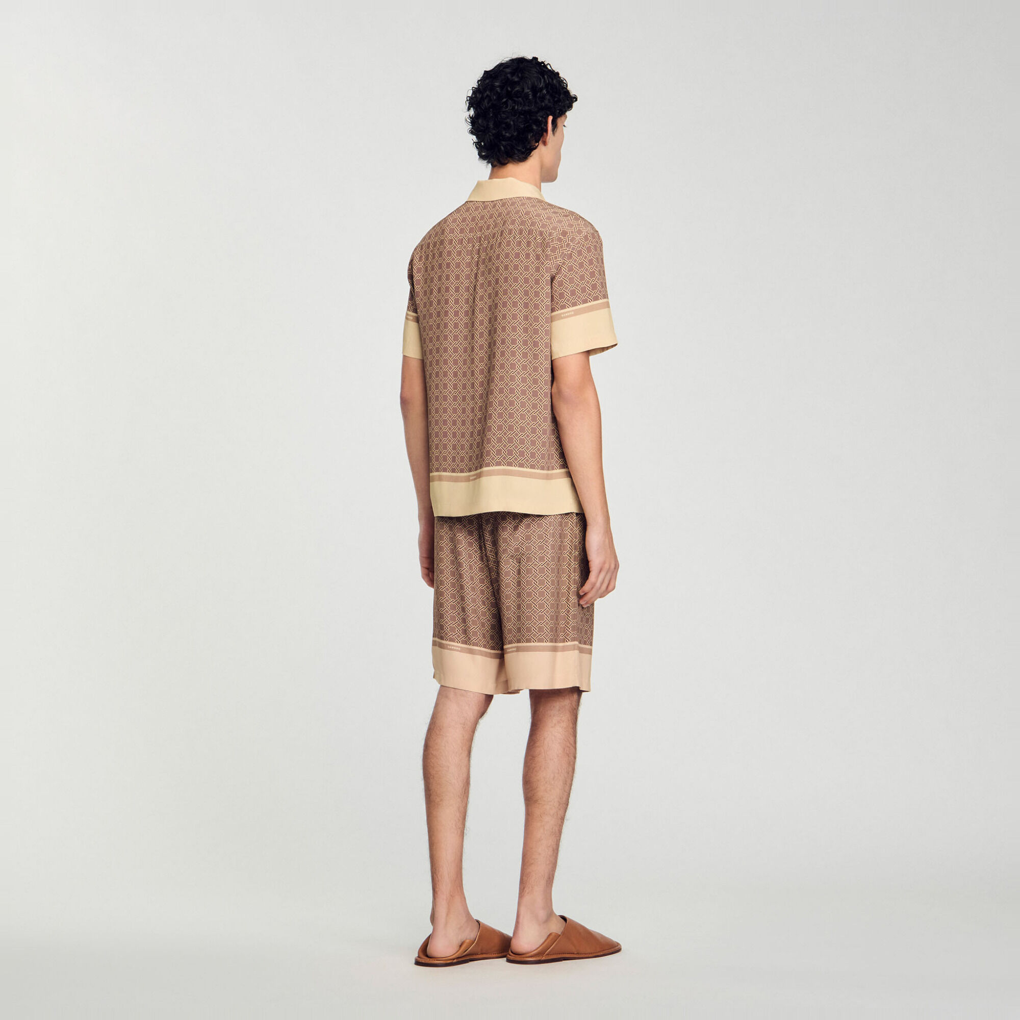 Short-sleeved patterned shirt