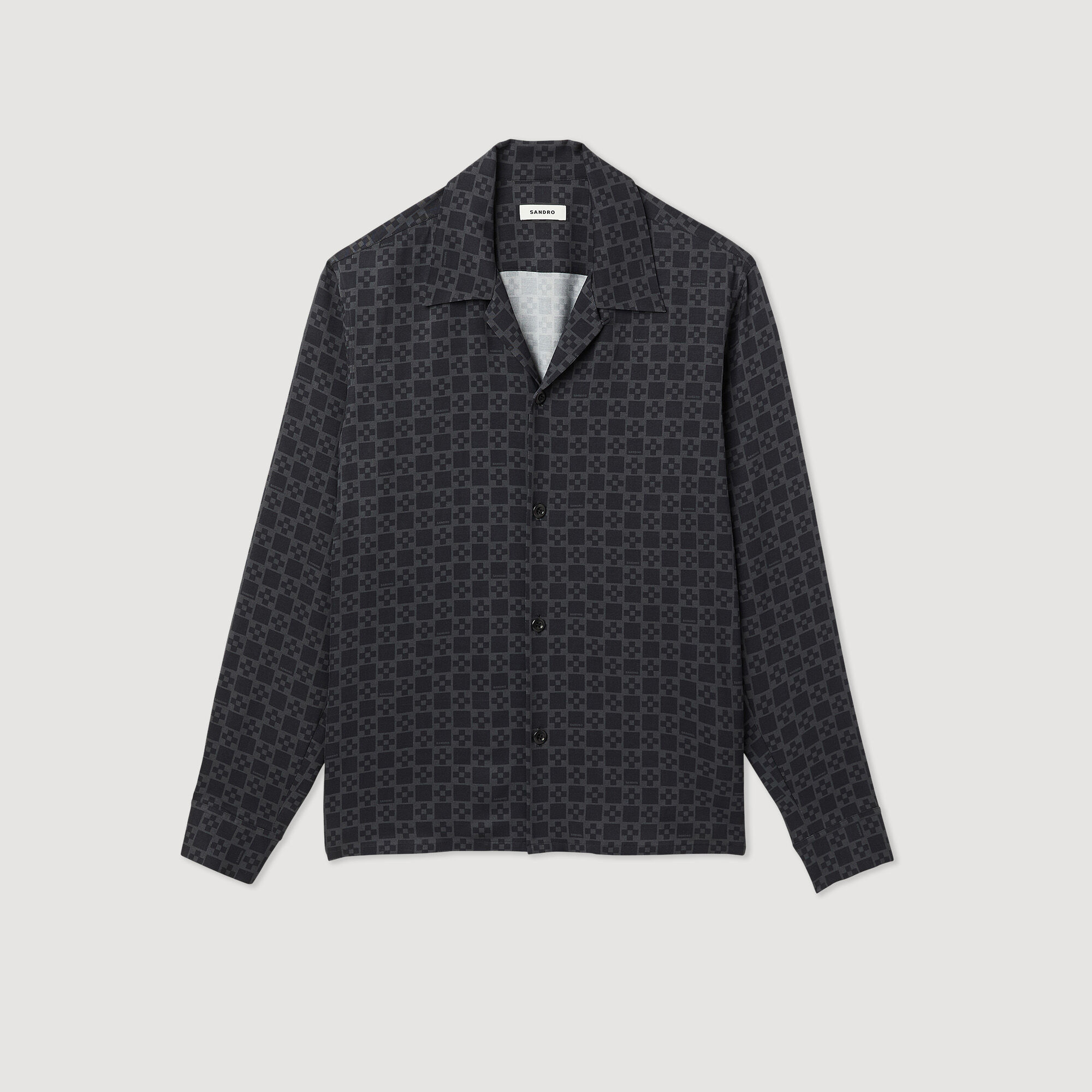 Flowing shirt with spread collar