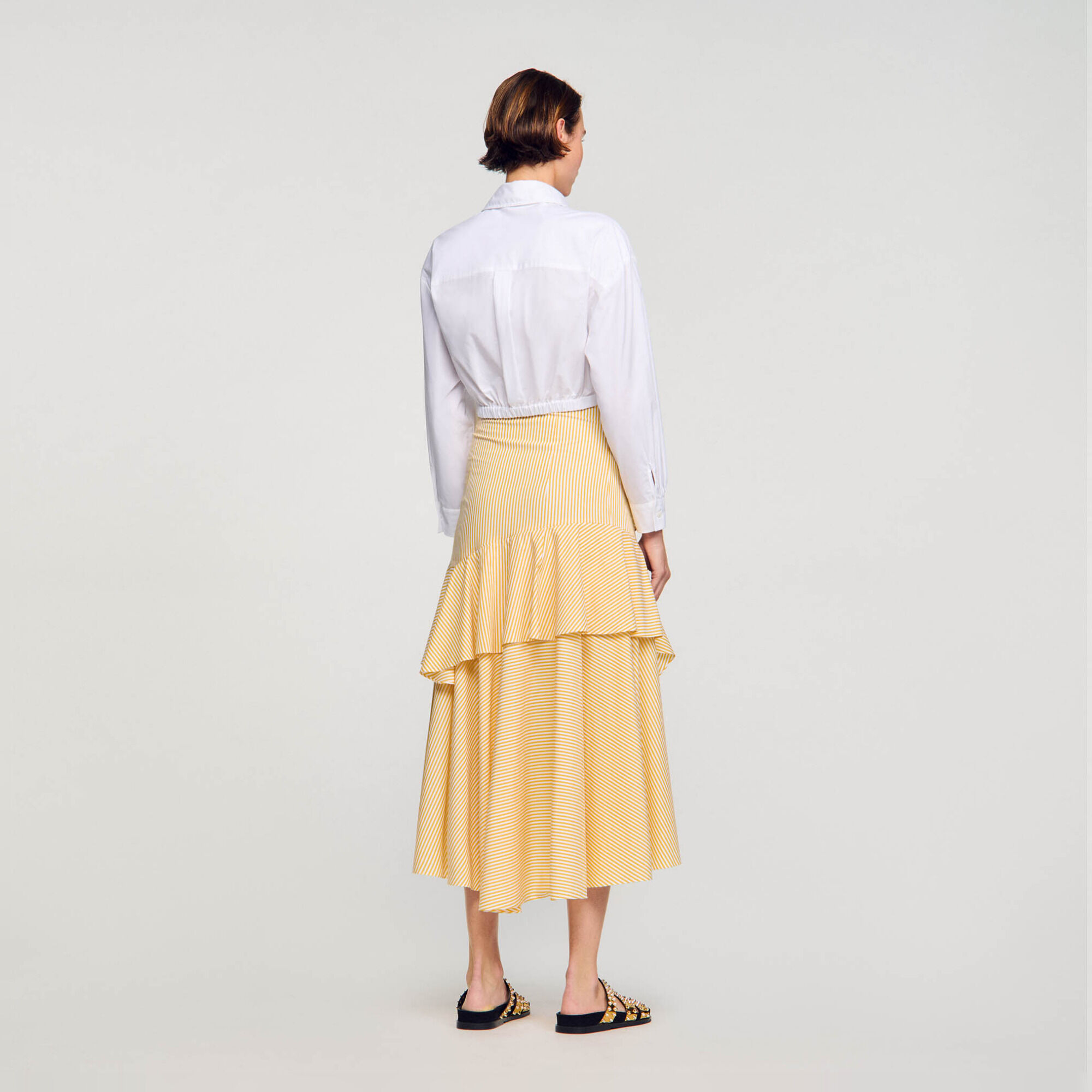 Cropped shirt with twist