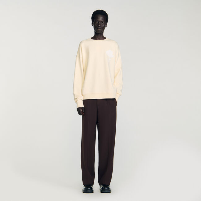 Sweatshirt with flower patch