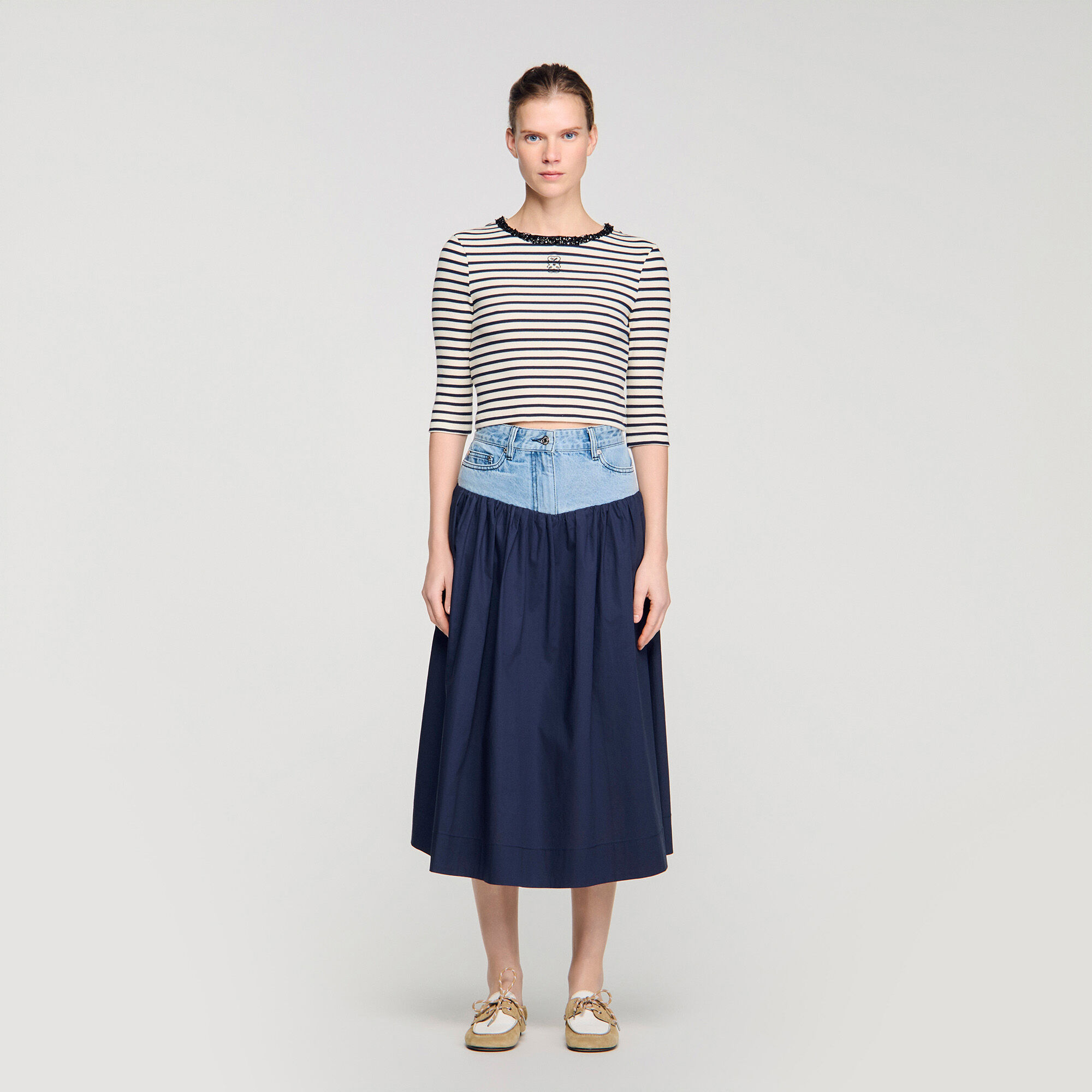 Short striped tee with pearl collar