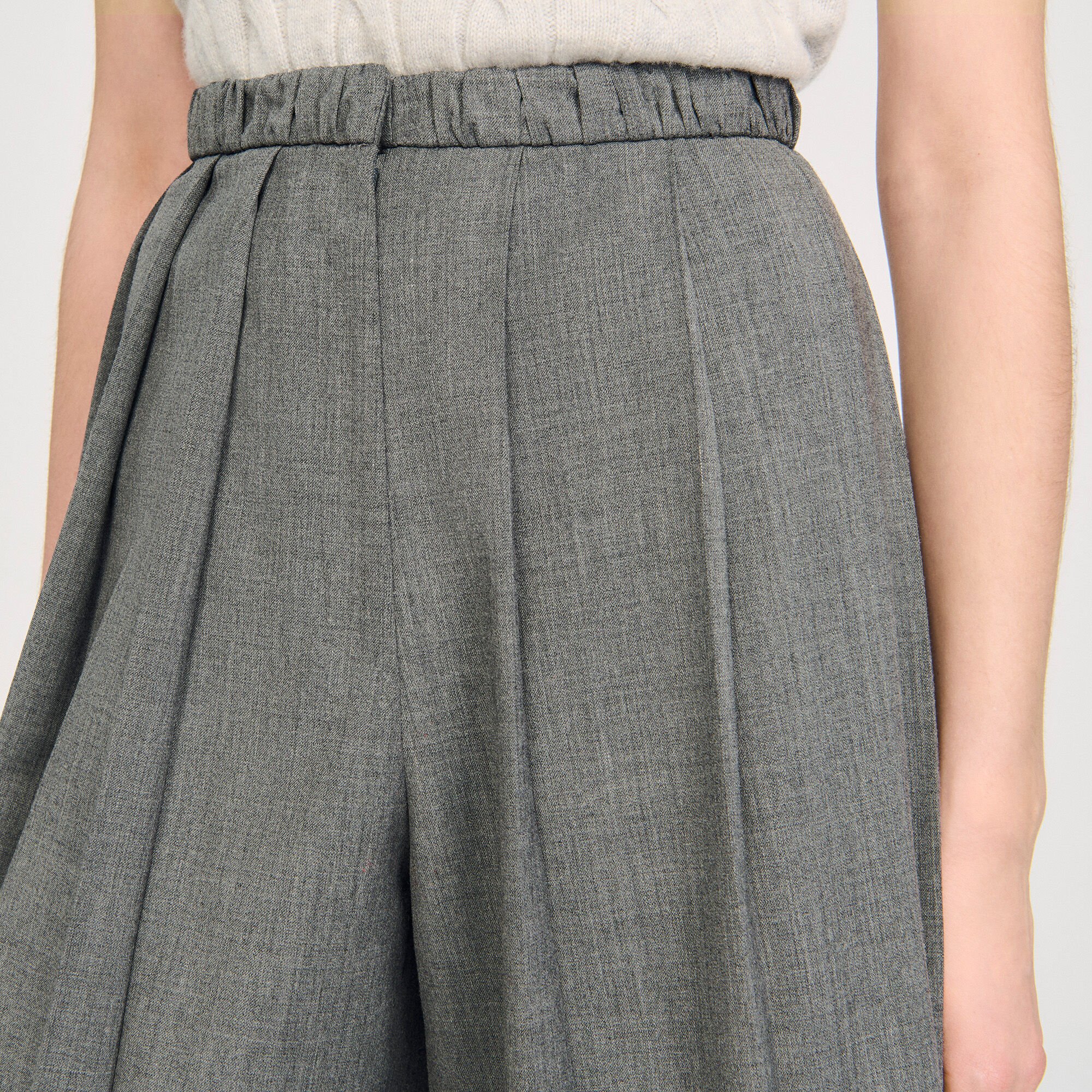 Pleated long shorts