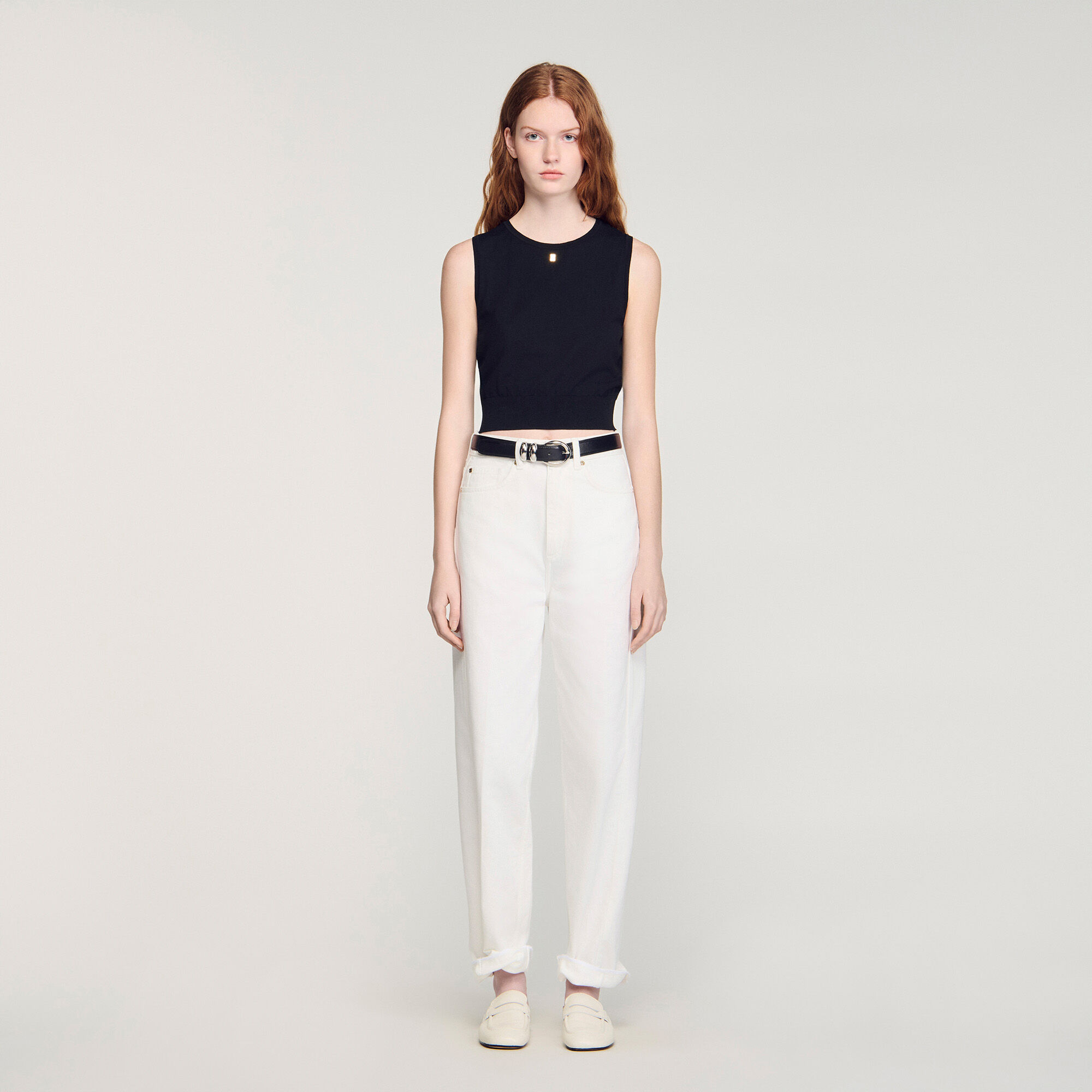 Sleeveless short knit jumper